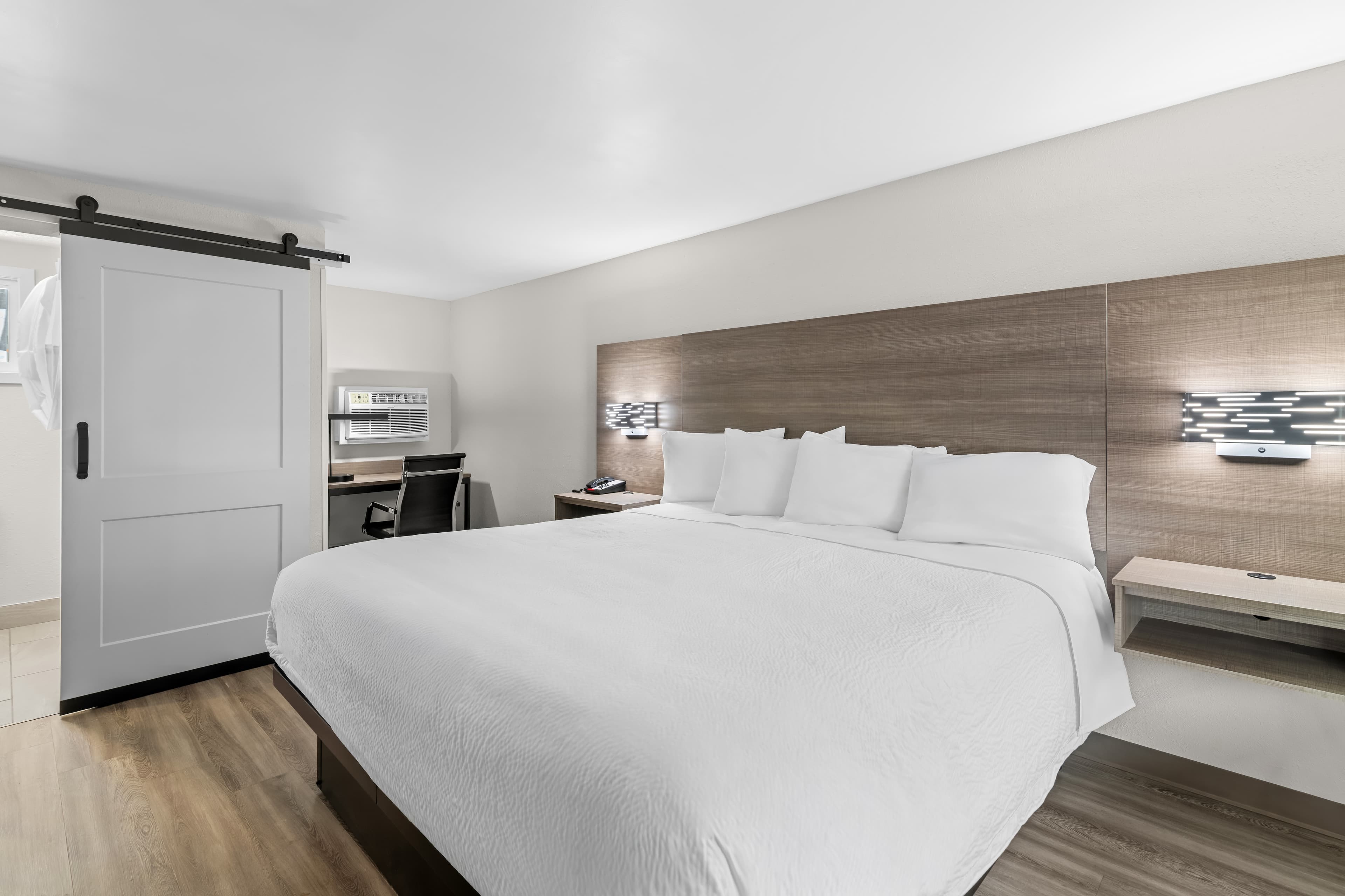 Econo Lodge — 9