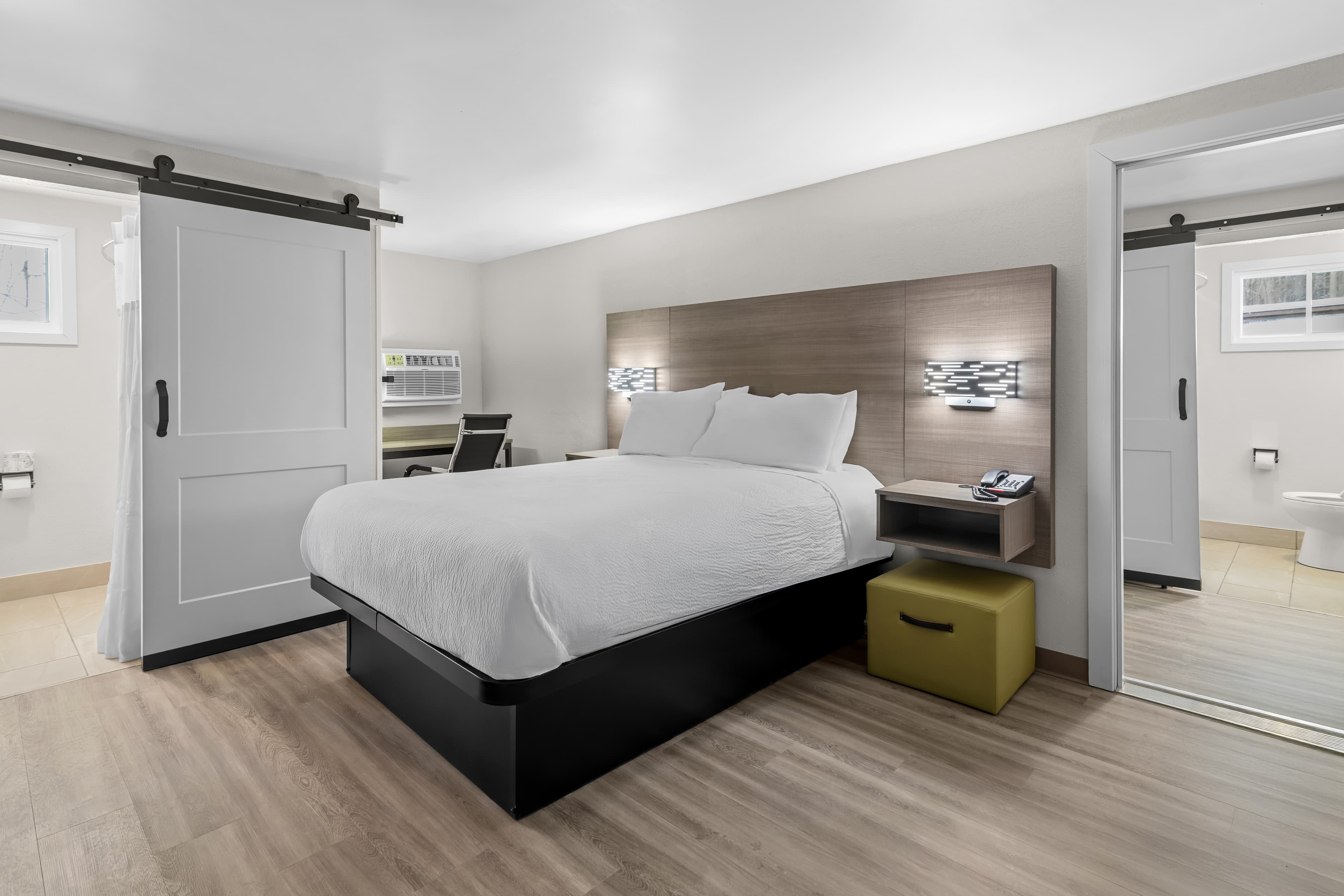 Econo Lodge — 16
