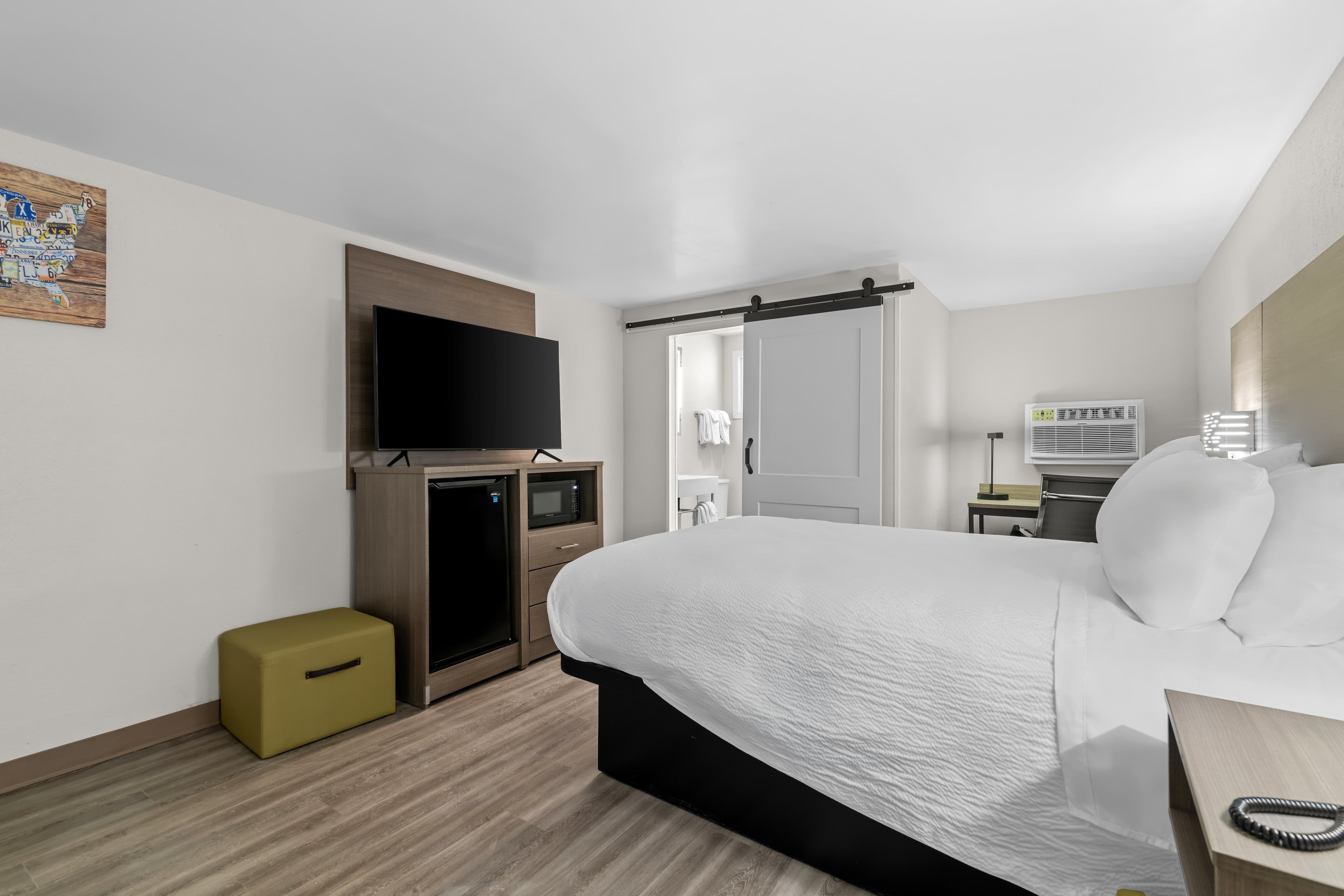 Econo Lodge — 22
