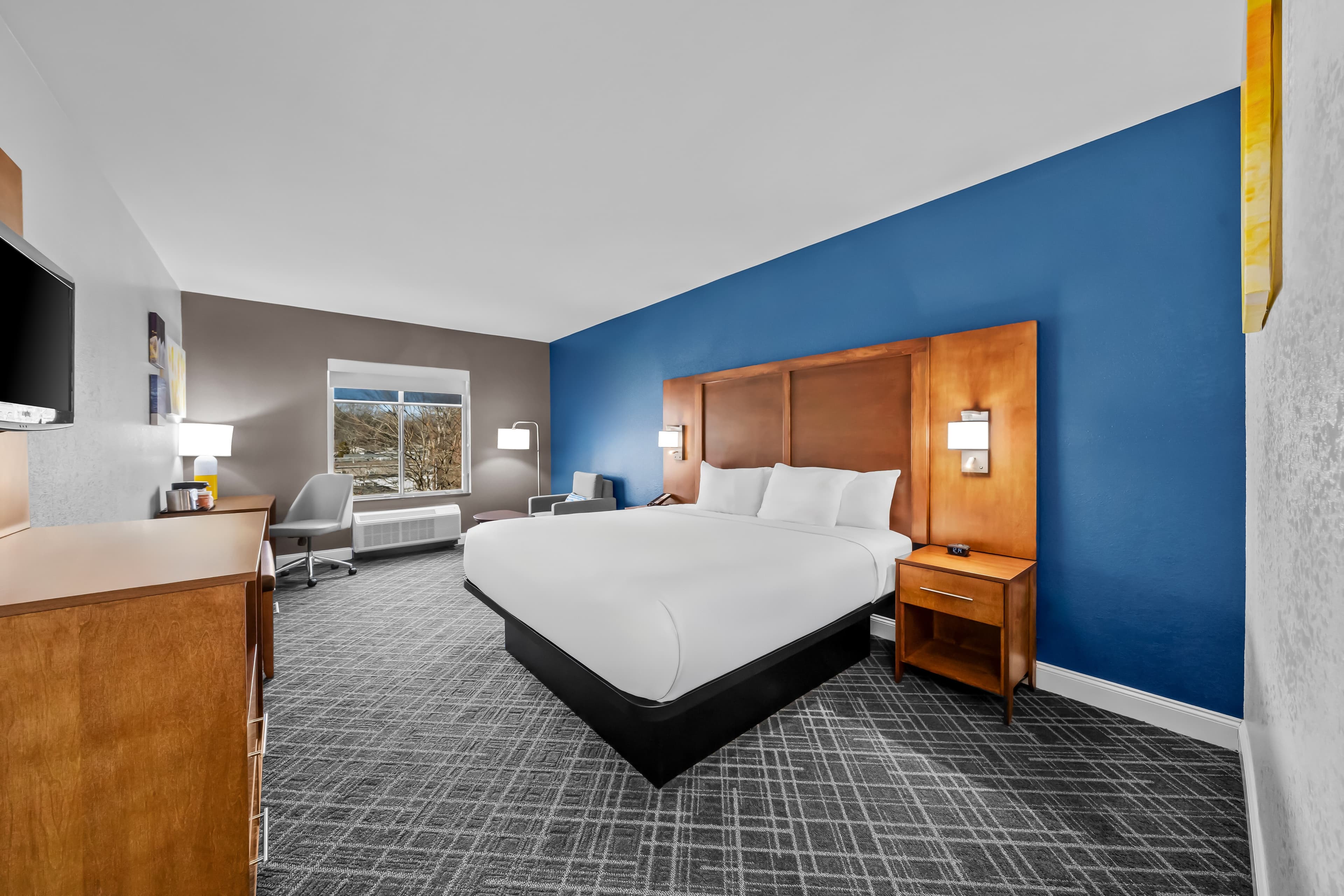 Comfort Inn & Suites Plainville-Foxboro - Image 5