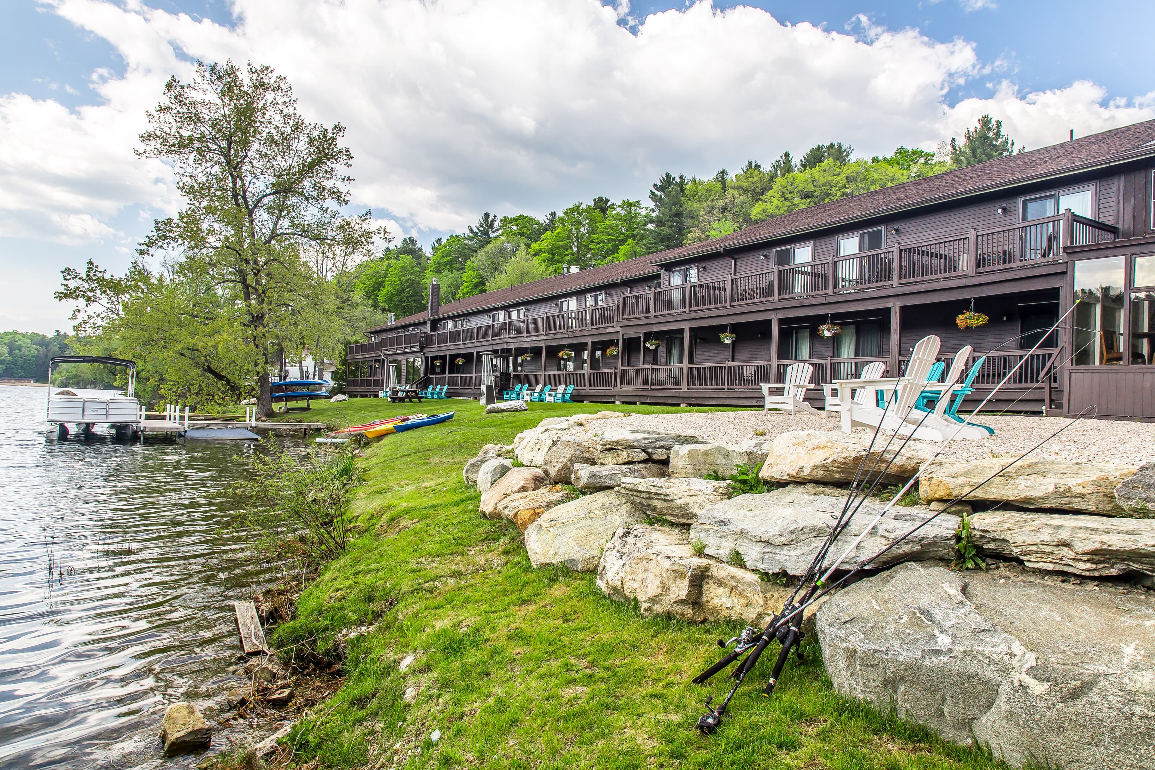 The Black Swan Lee - Lenox, an Ascend Collection Hotel - Image 1
