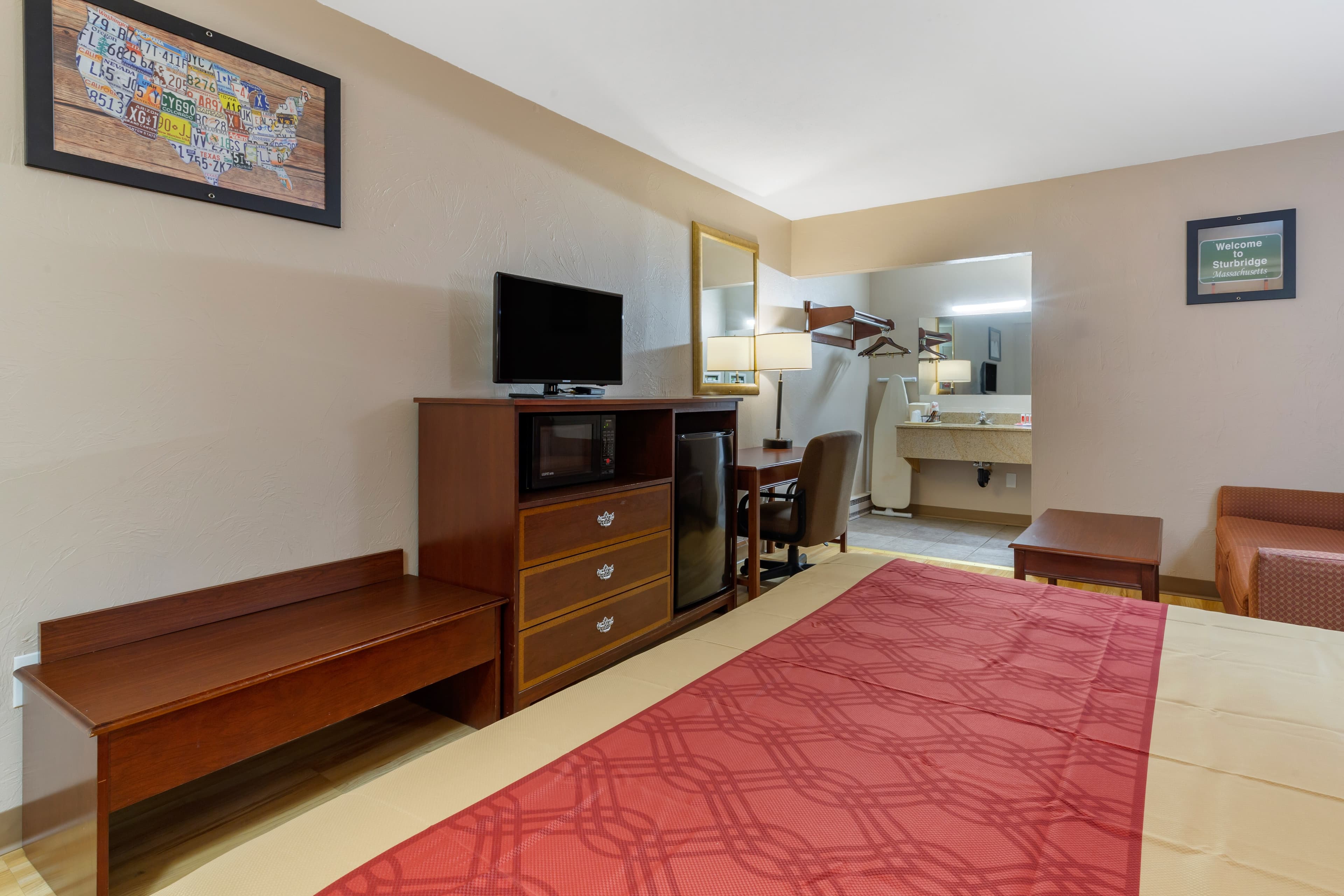 Econo Lodge Sturbridge Route 20 - Image 3