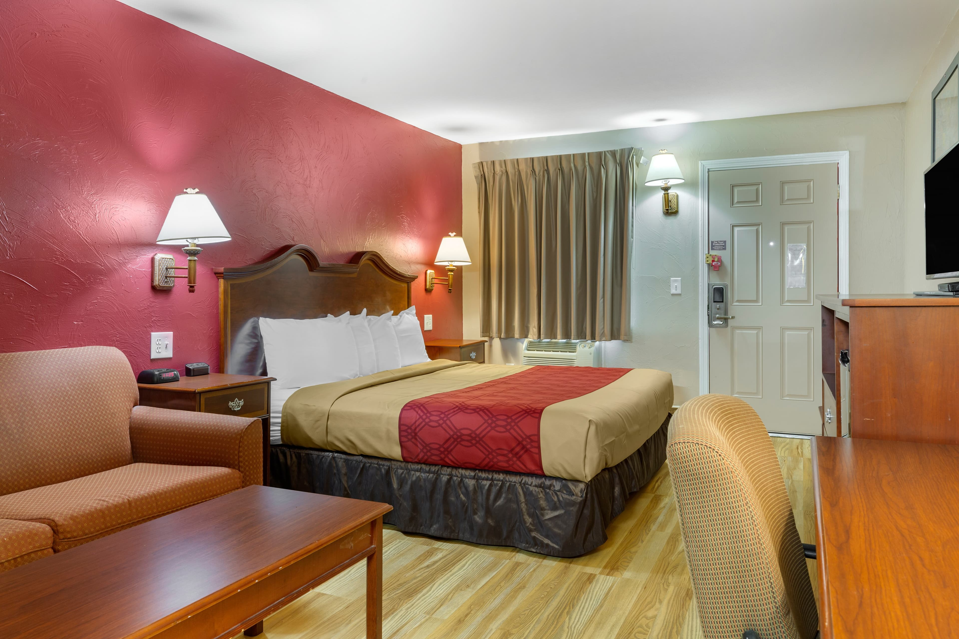 Econo Lodge Sturbridge Route 20 - Image 4
