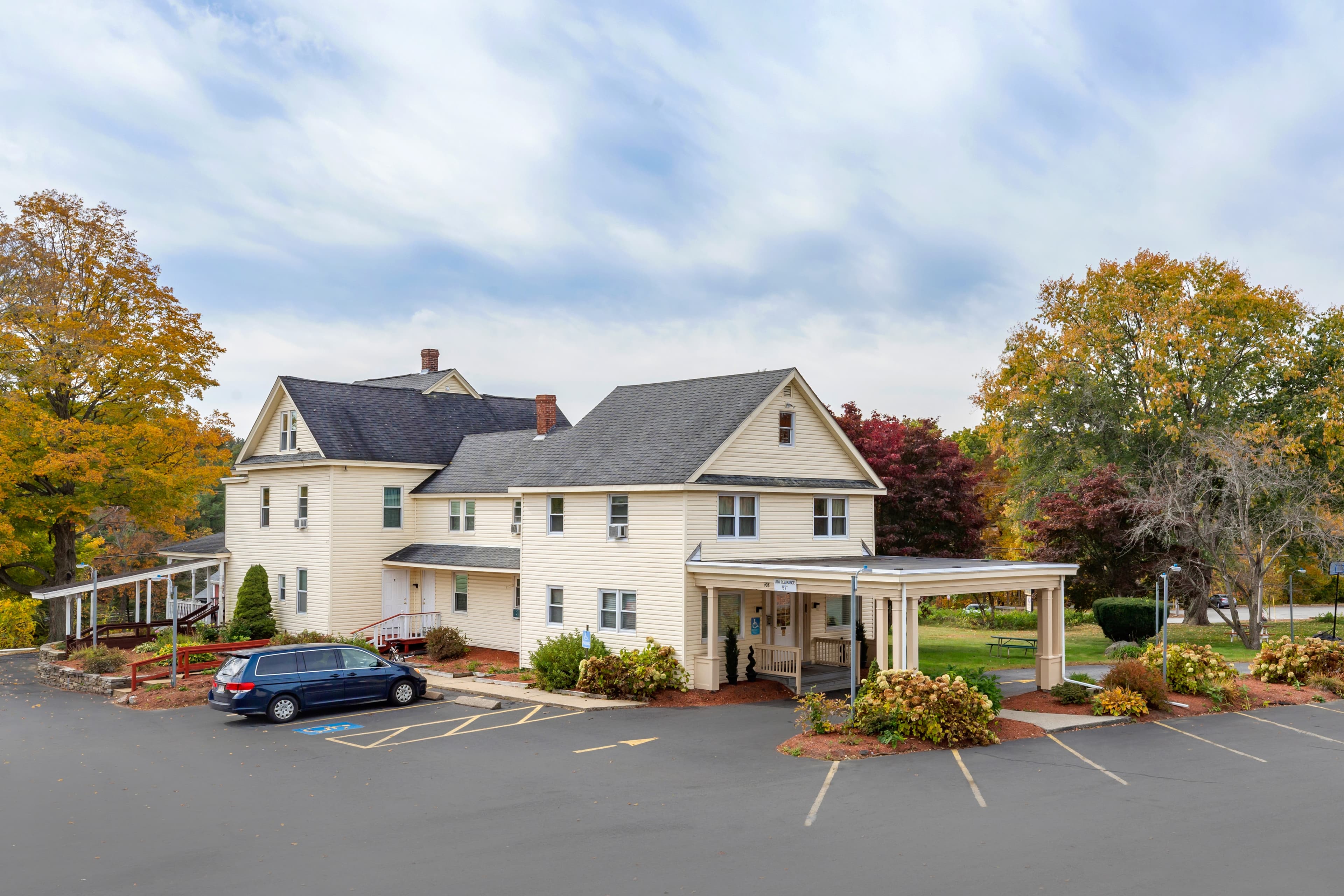Econo Lodge Sturbridge Route 20 - Image 1