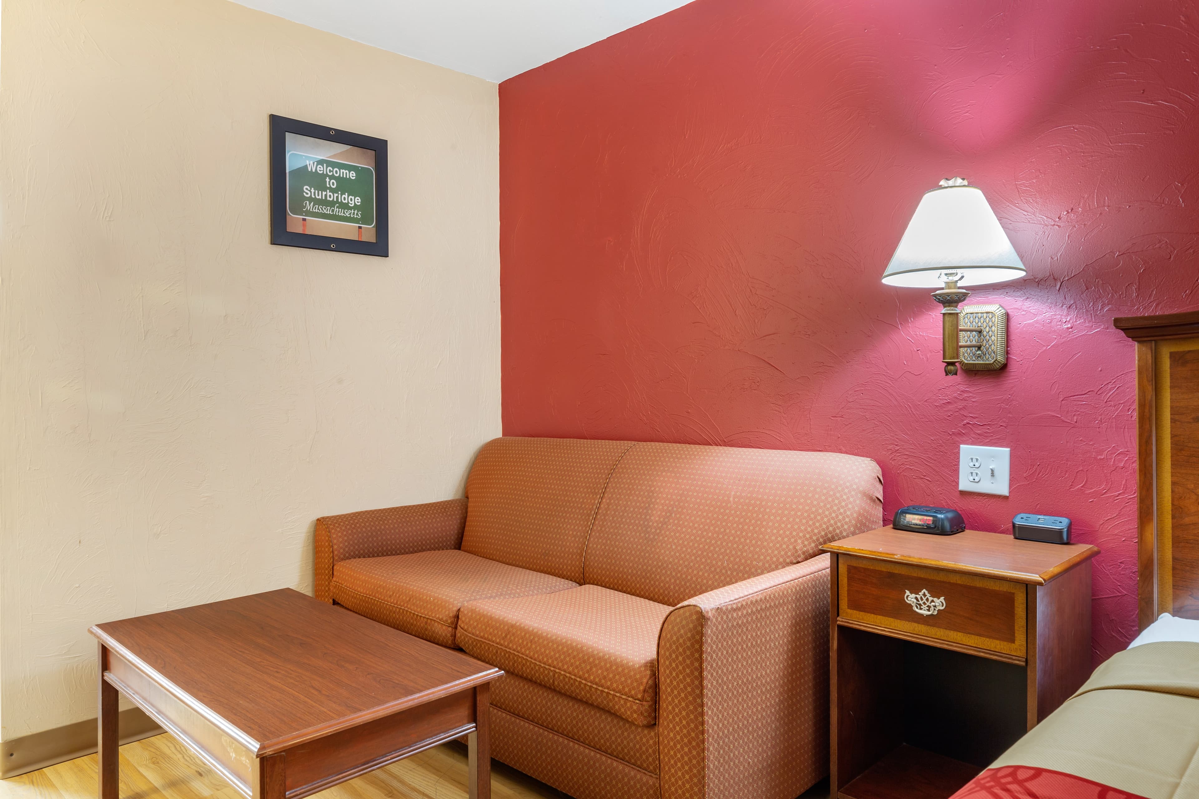 Econo Lodge Sturbridge Route 20 - Image 5