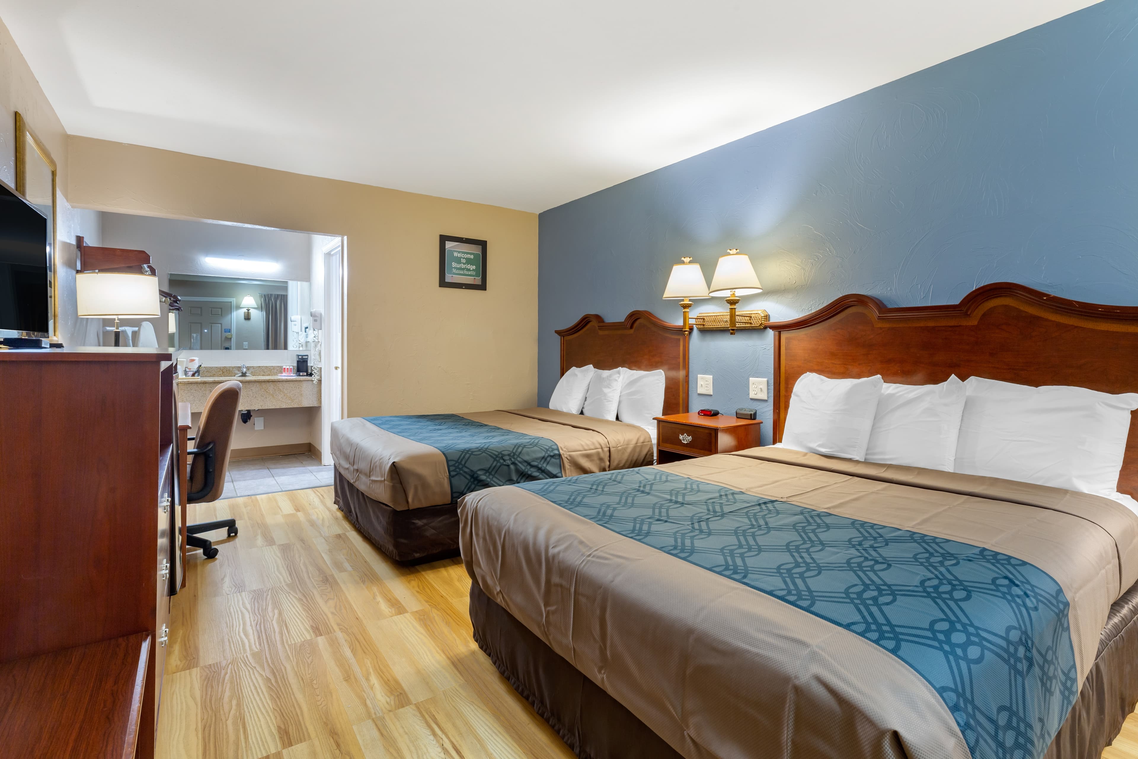 Econo Lodge Sturbridge Route 20 — 12