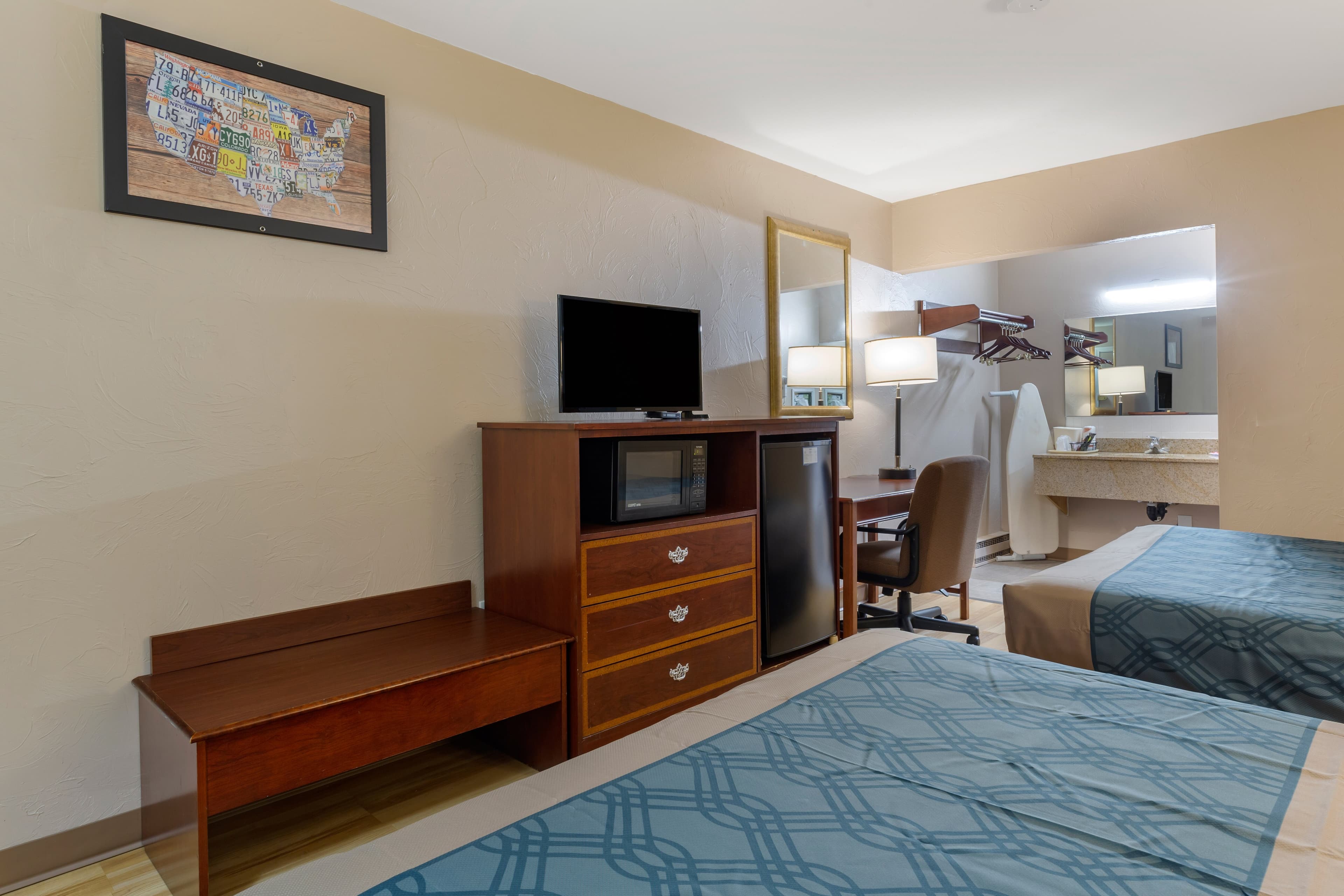 Econo Lodge Sturbridge Route 20 — 13