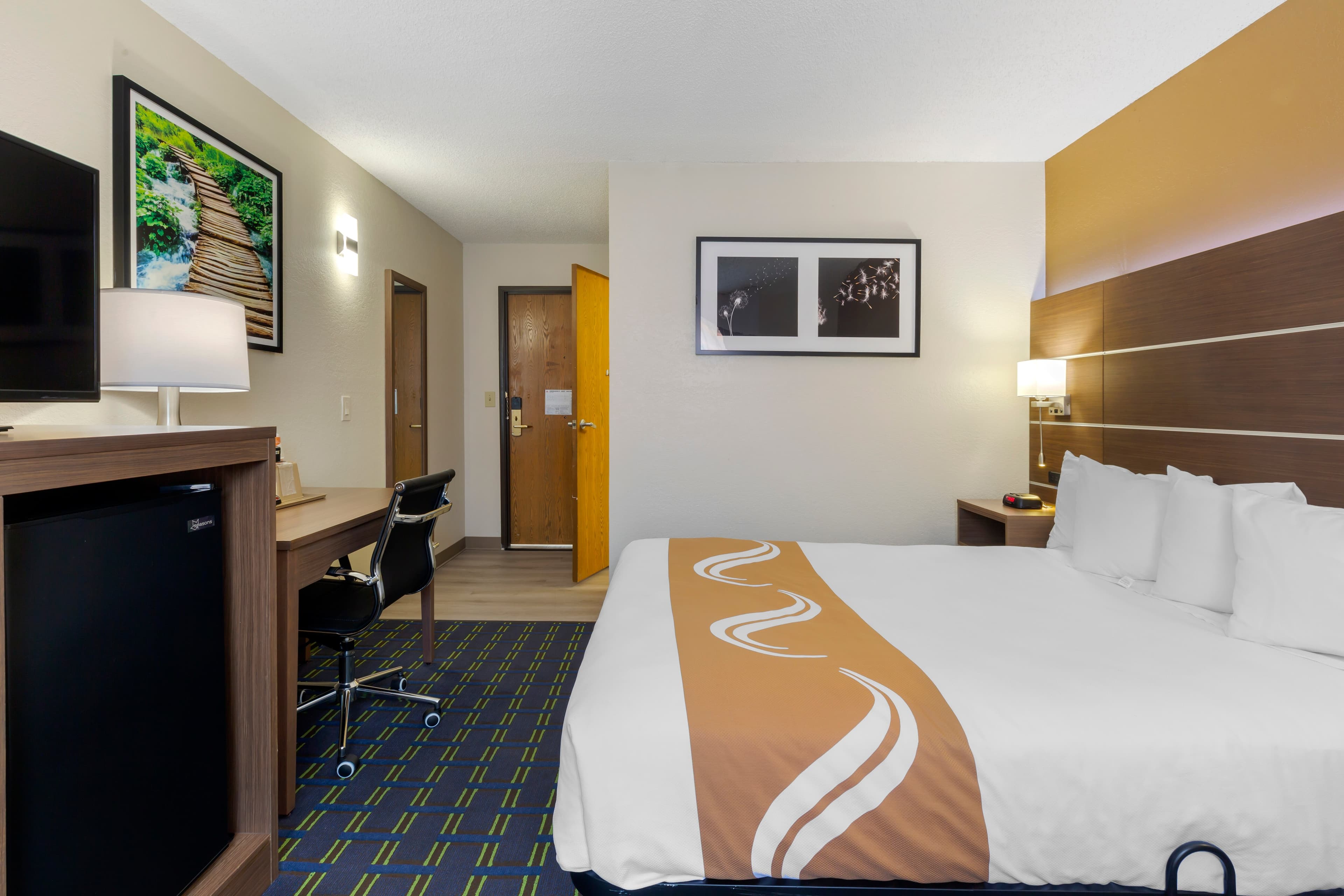 Quality Inn Lee - Lenox South - Image 3