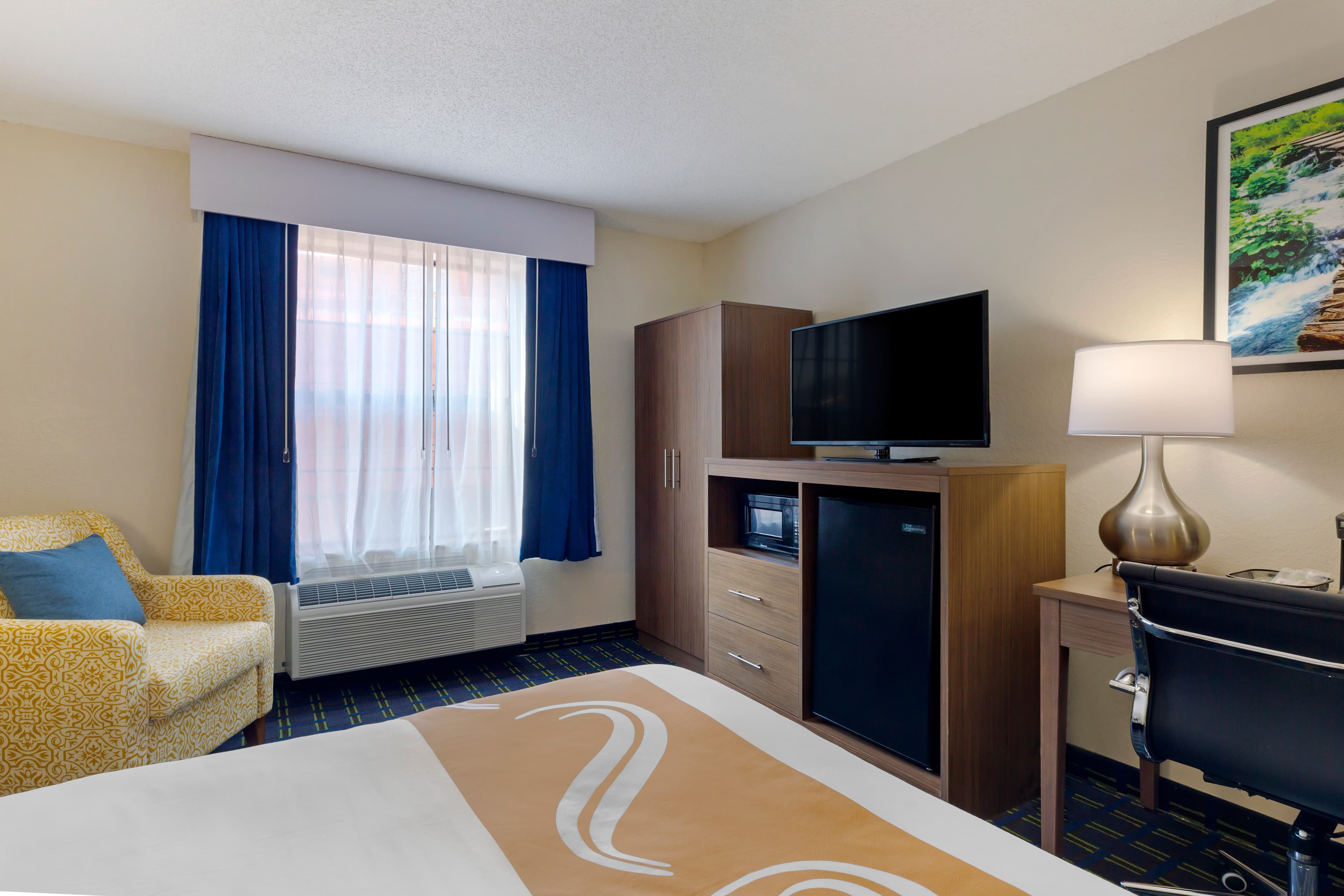 Quality Inn Lee - Lenox South - Image 5