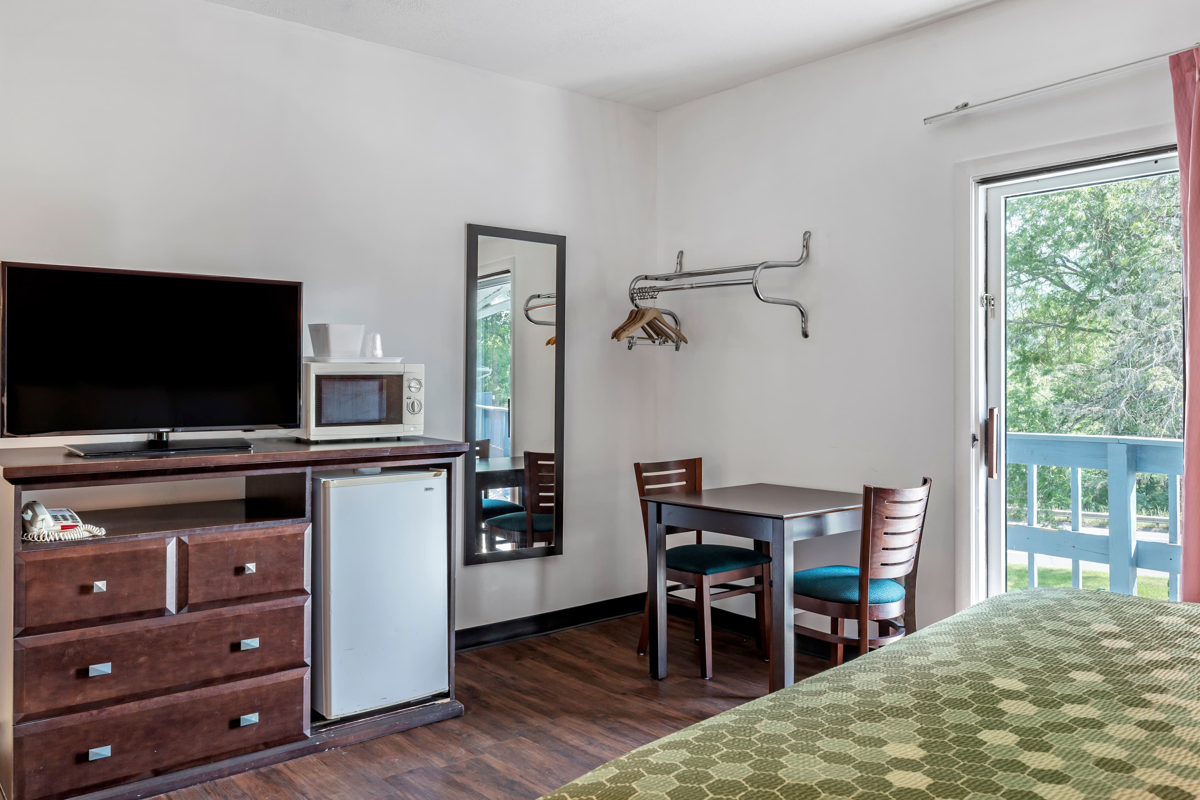 Econo Lodge Lee - Great Barrington — 15