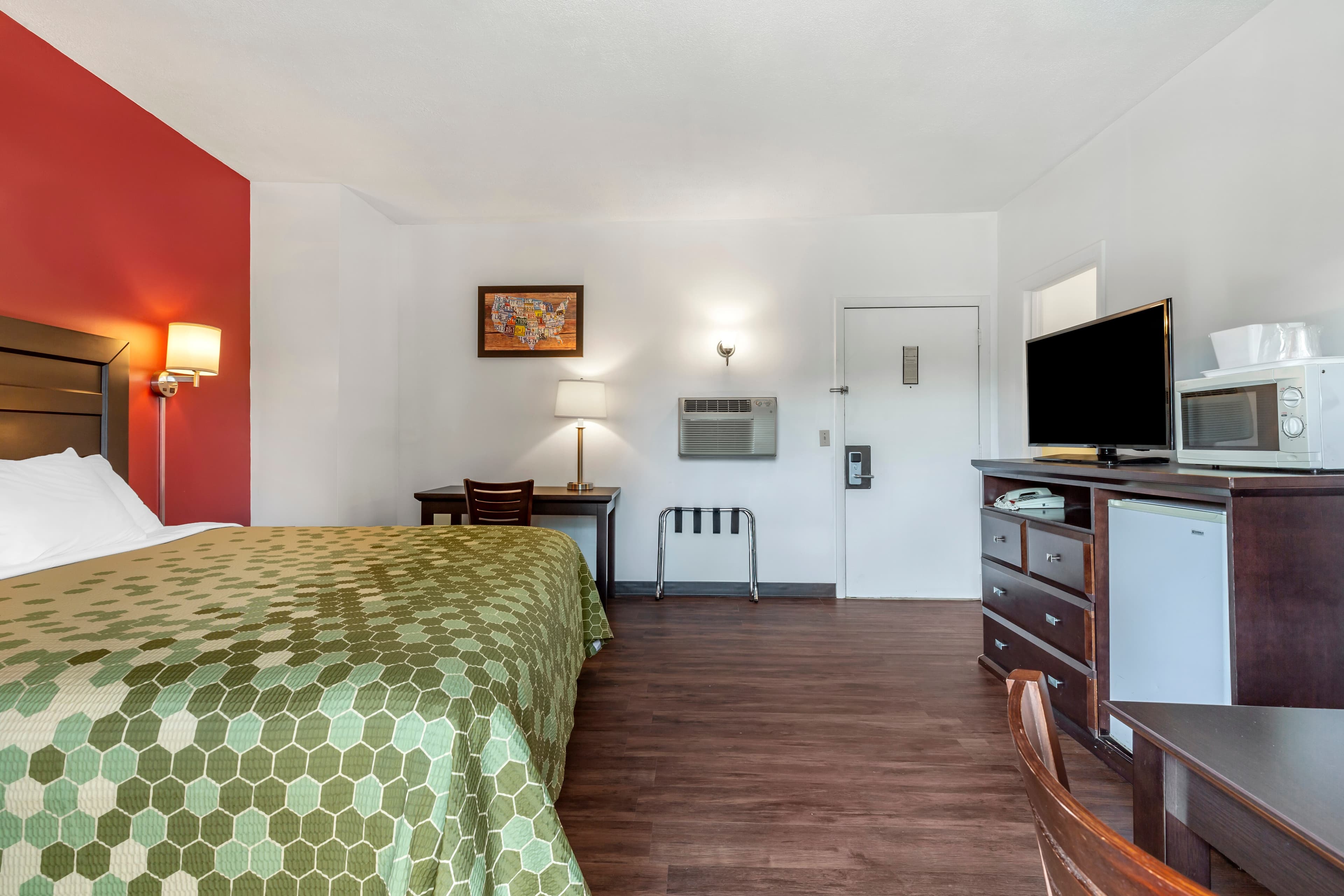 Econo Lodge Lee - Great Barrington — 16