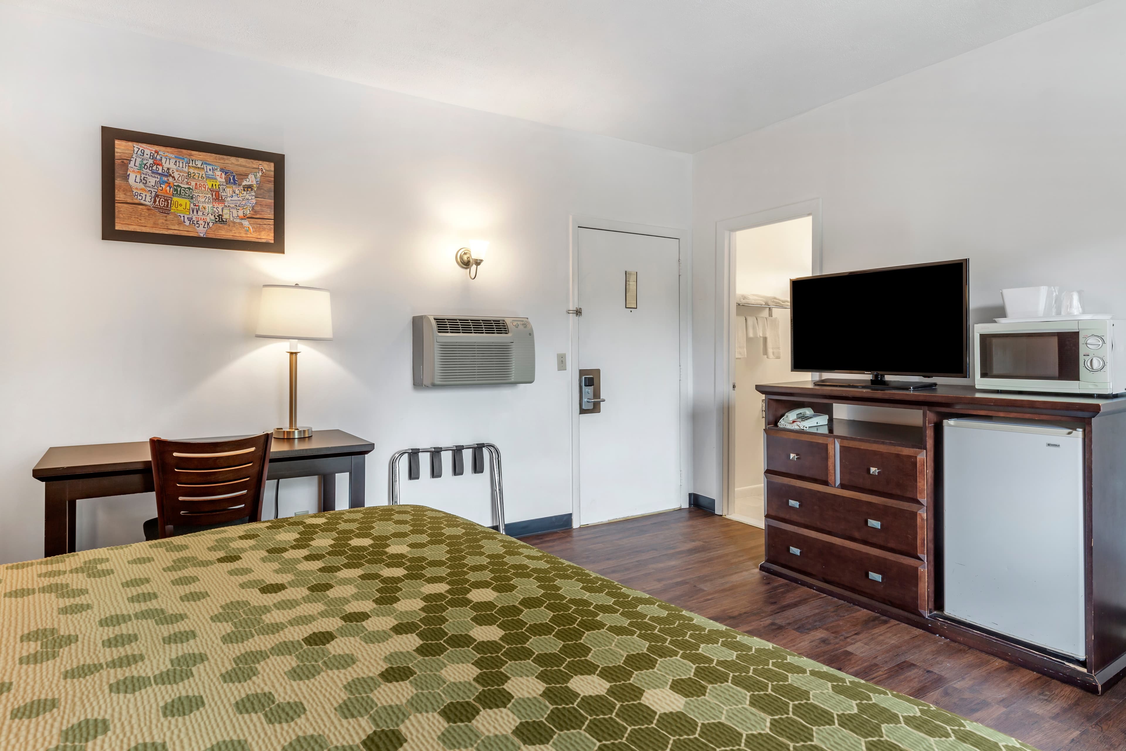 Econo Lodge Lee - Great Barrington — 18