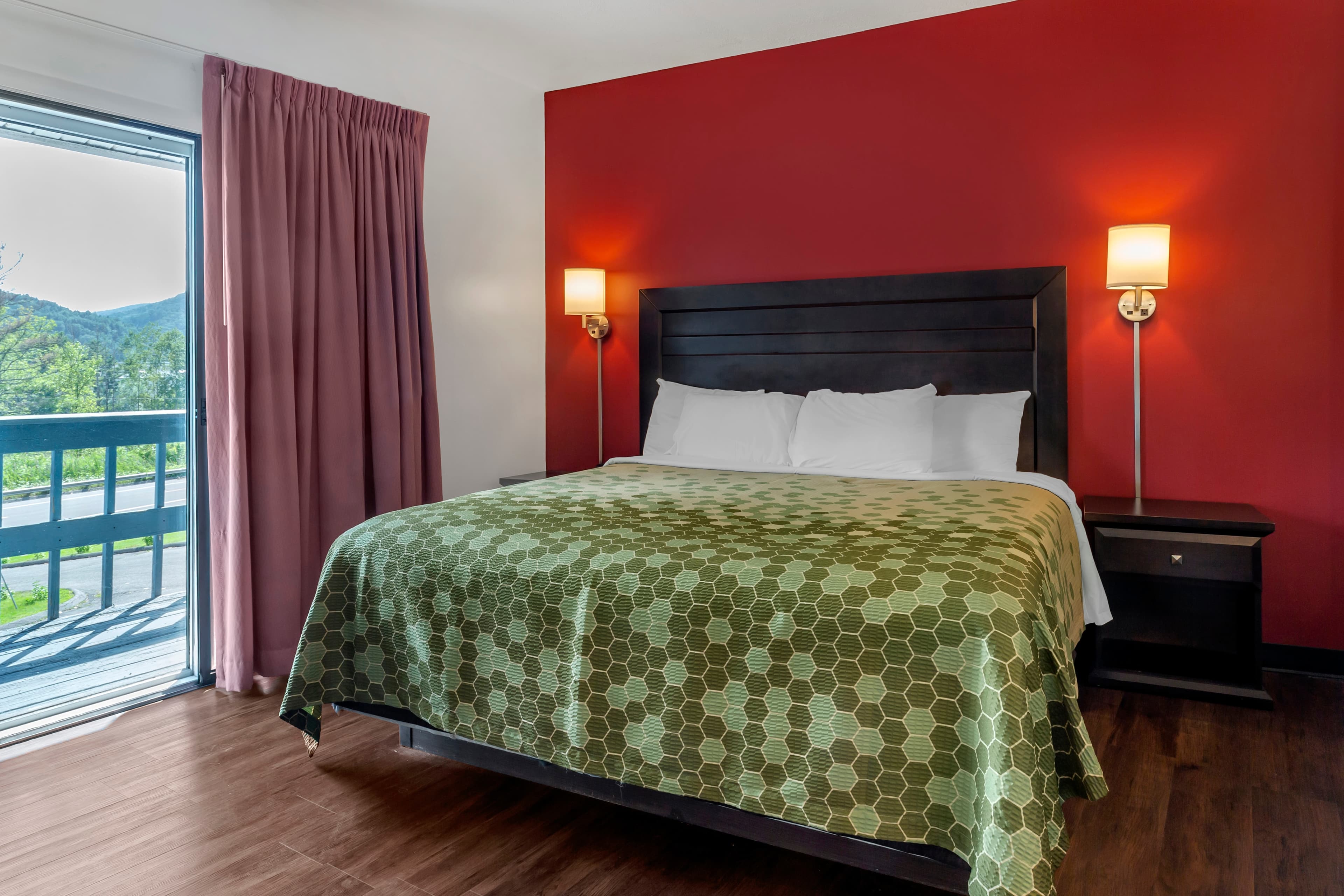 Econo Lodge Lee - Great Barrington — 19