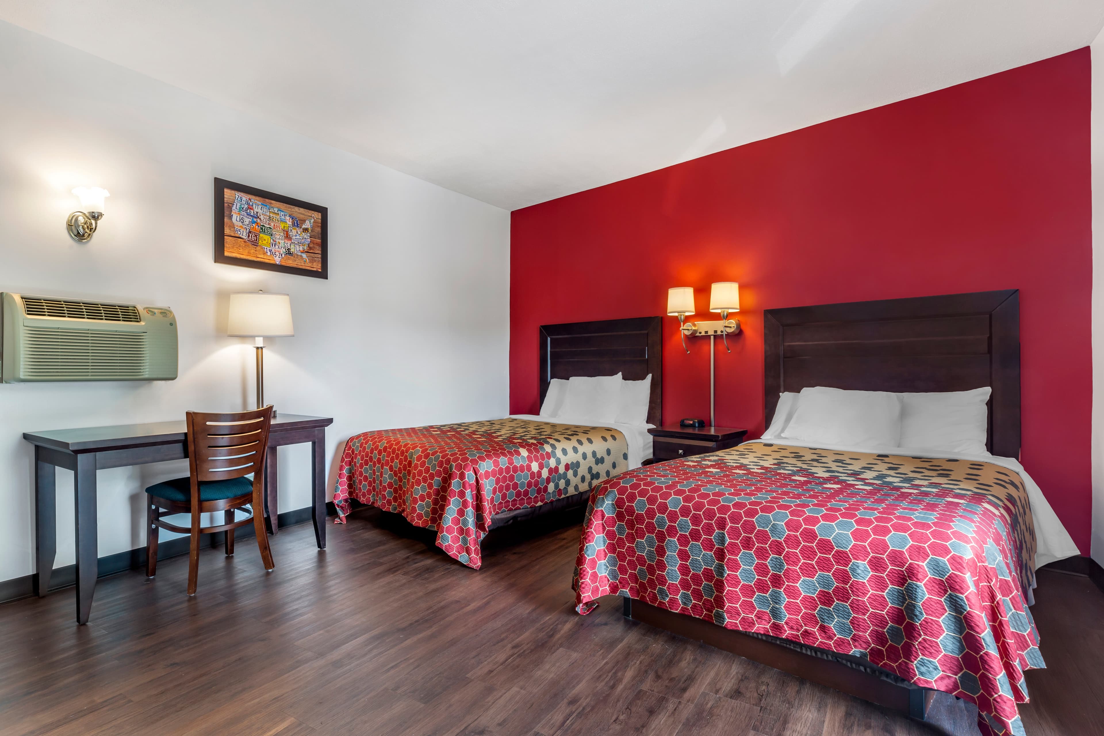 Econo Lodge Lee - Great Barrington - Image 2