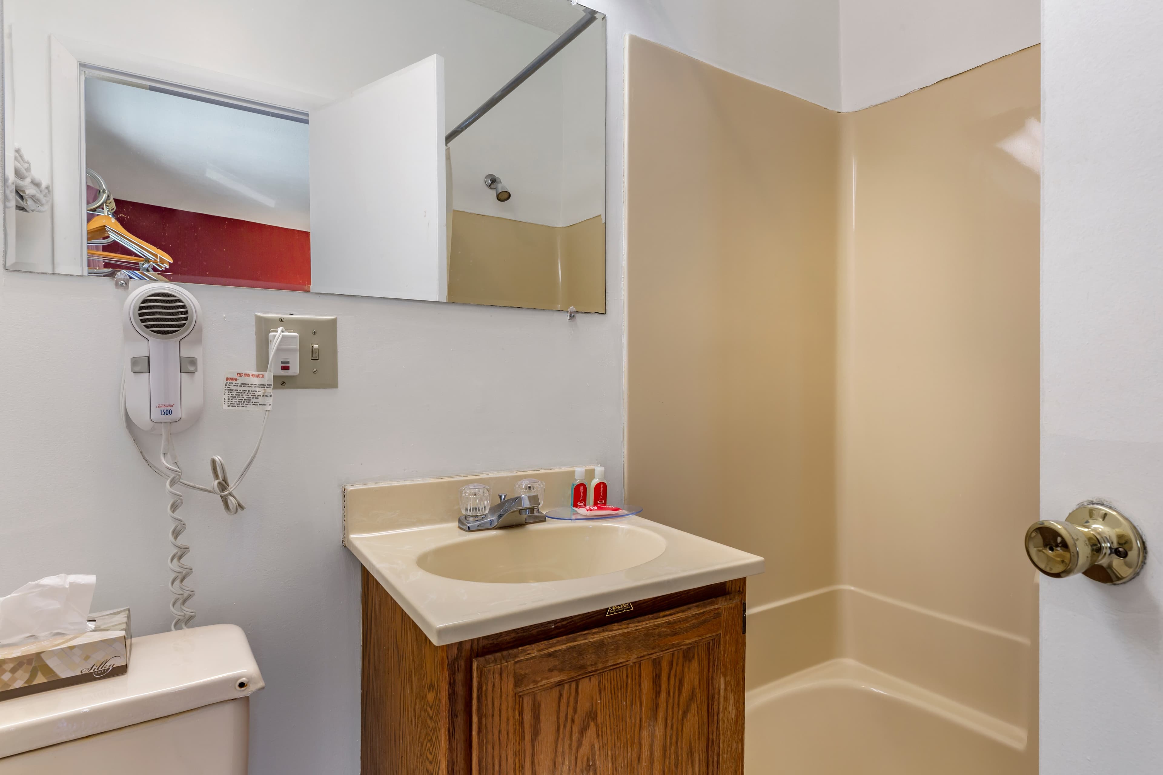 Econo Lodge Lee - Great Barrington — 6