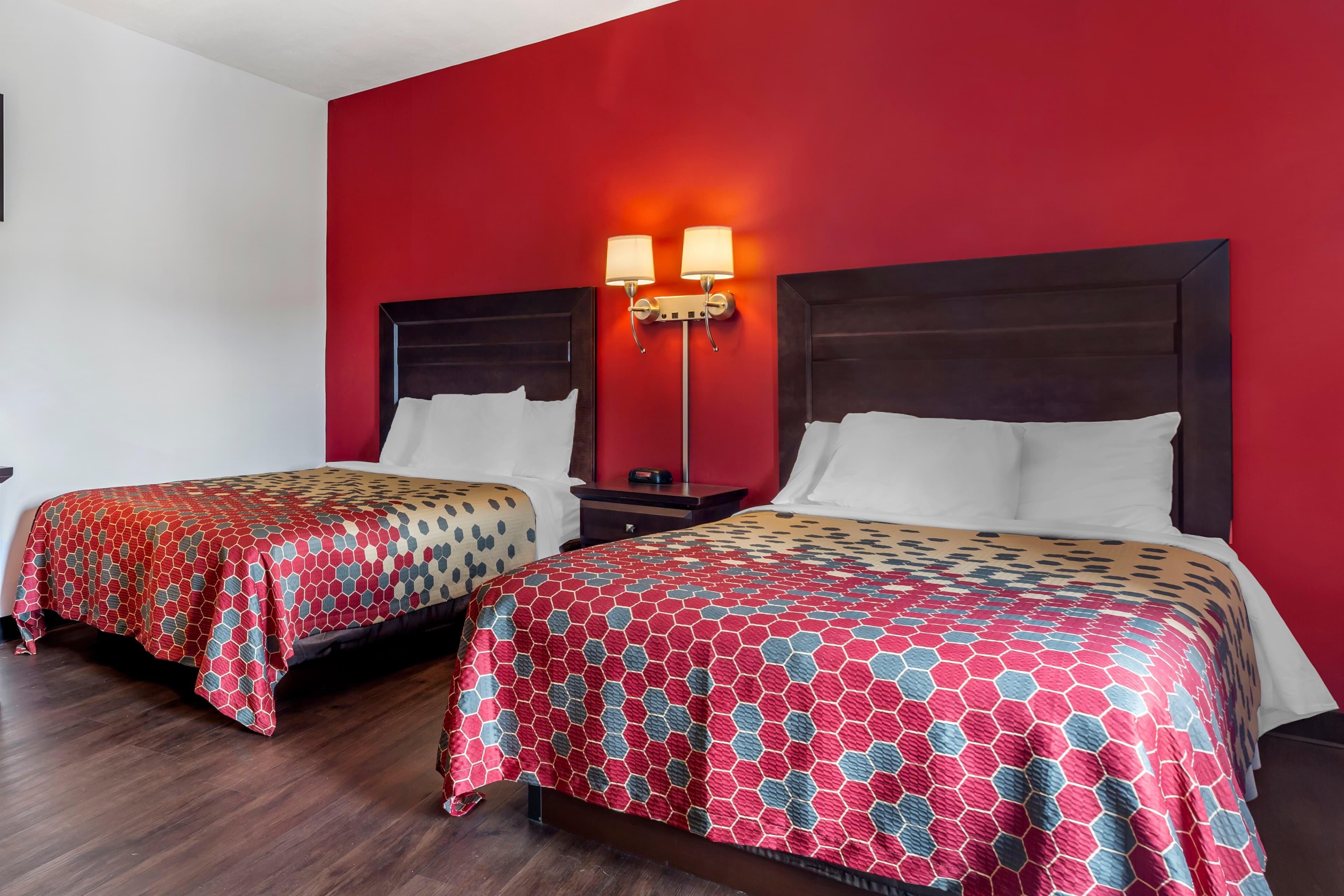 Econo Lodge Lee - Great Barrington - Image 4