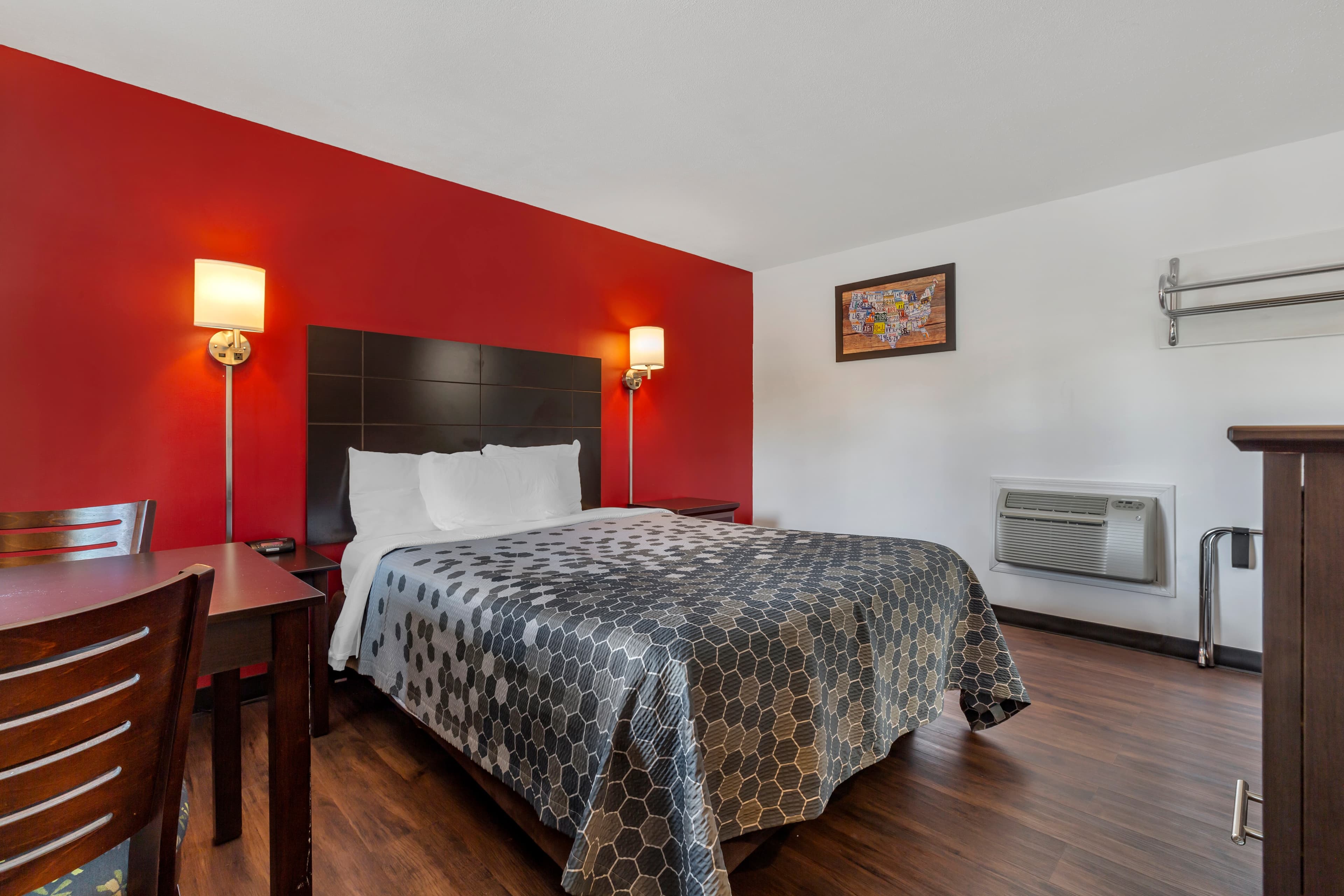 Econo Lodge Lee - Great Barrington — 24