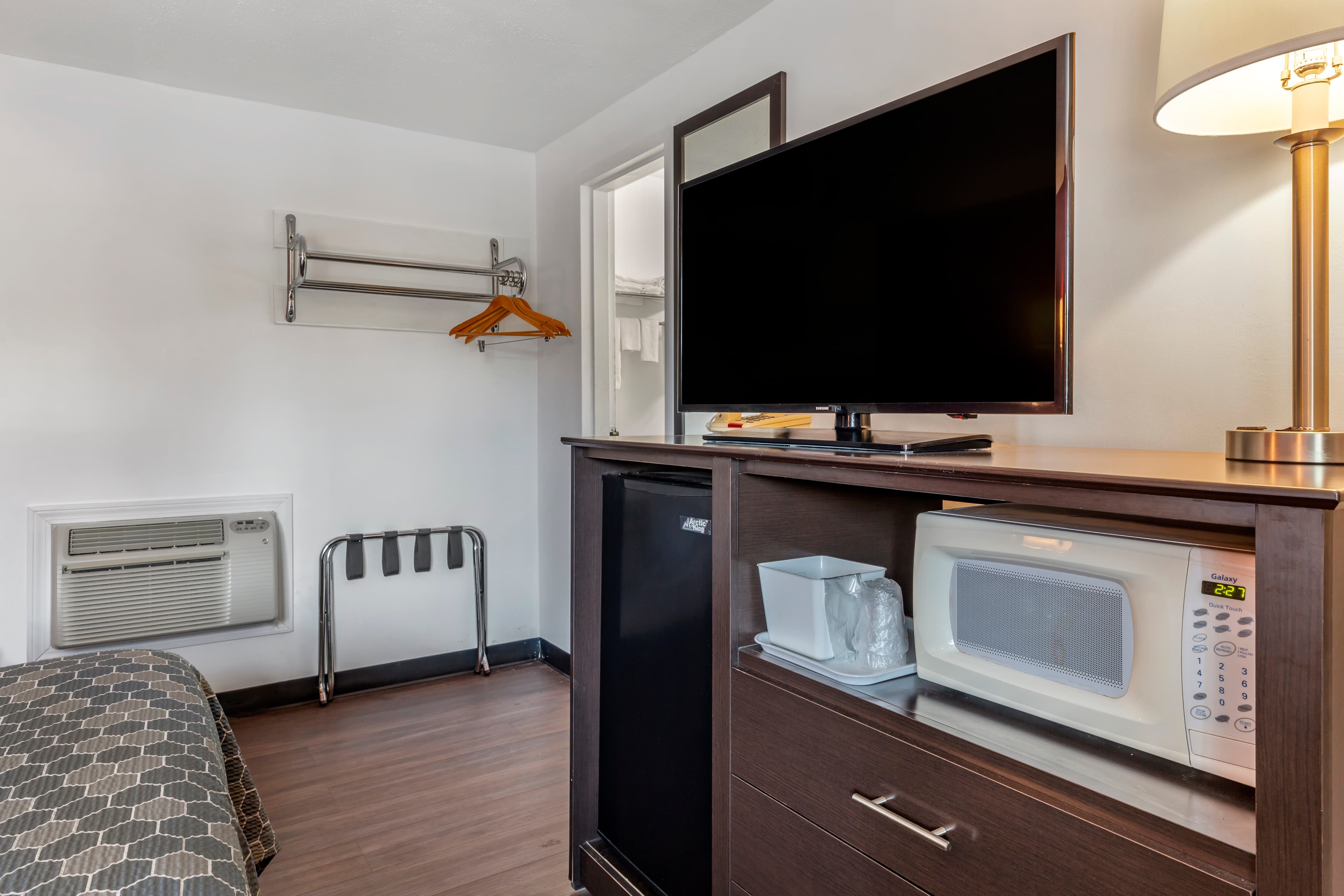 Econo Lodge Lee - Great Barrington — 25