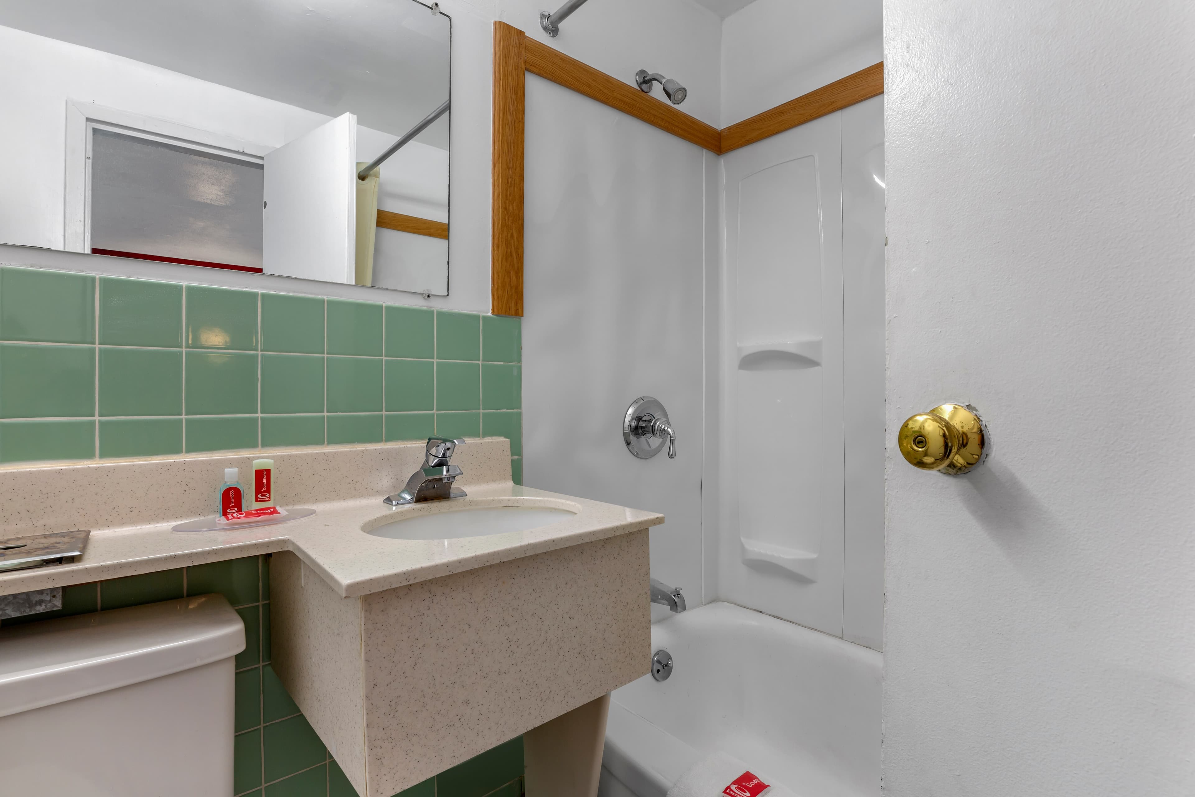 Econo Lodge Lee - Great Barrington — 28
