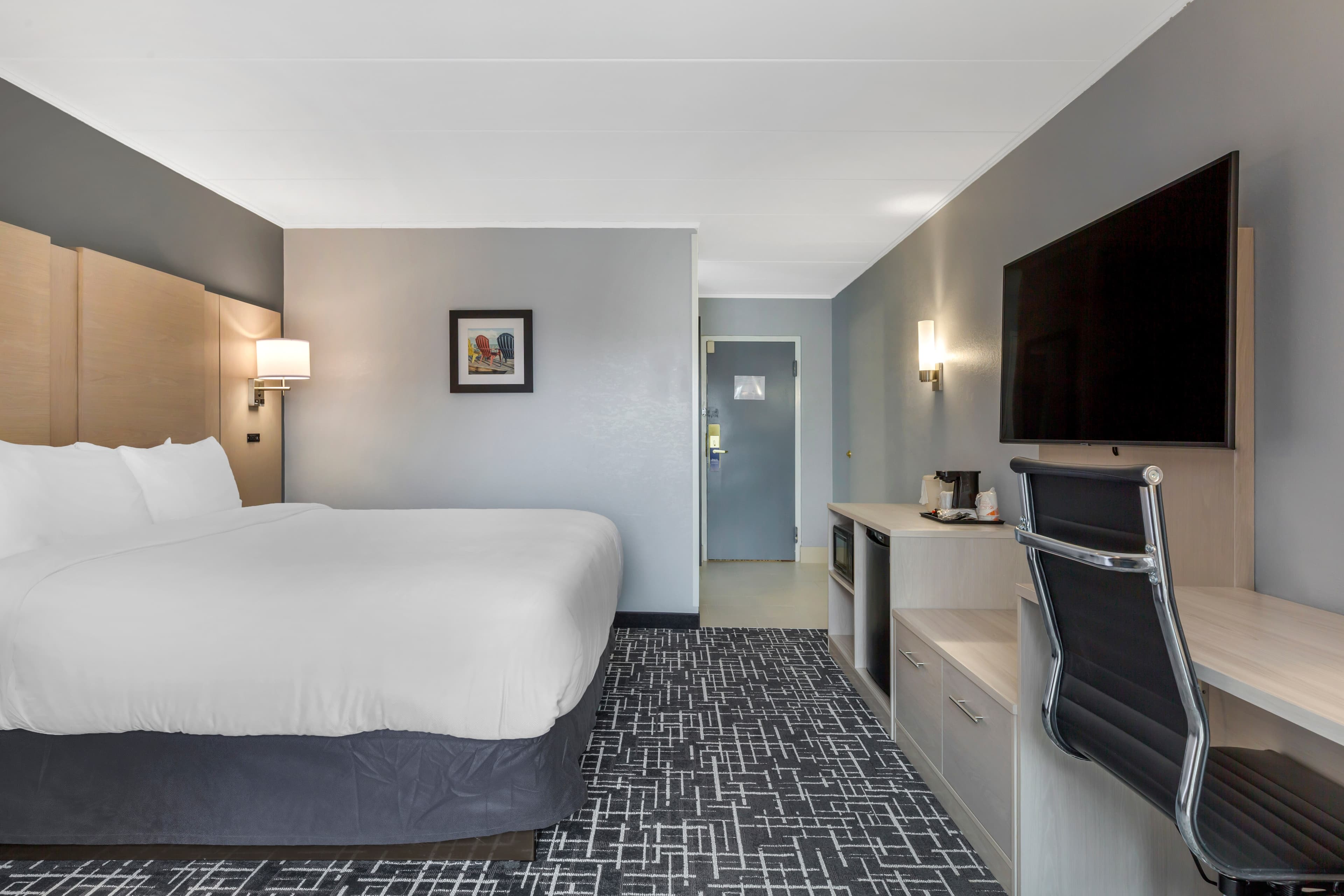 Comfort Inn Hyannis - Cape Cod - Image 5