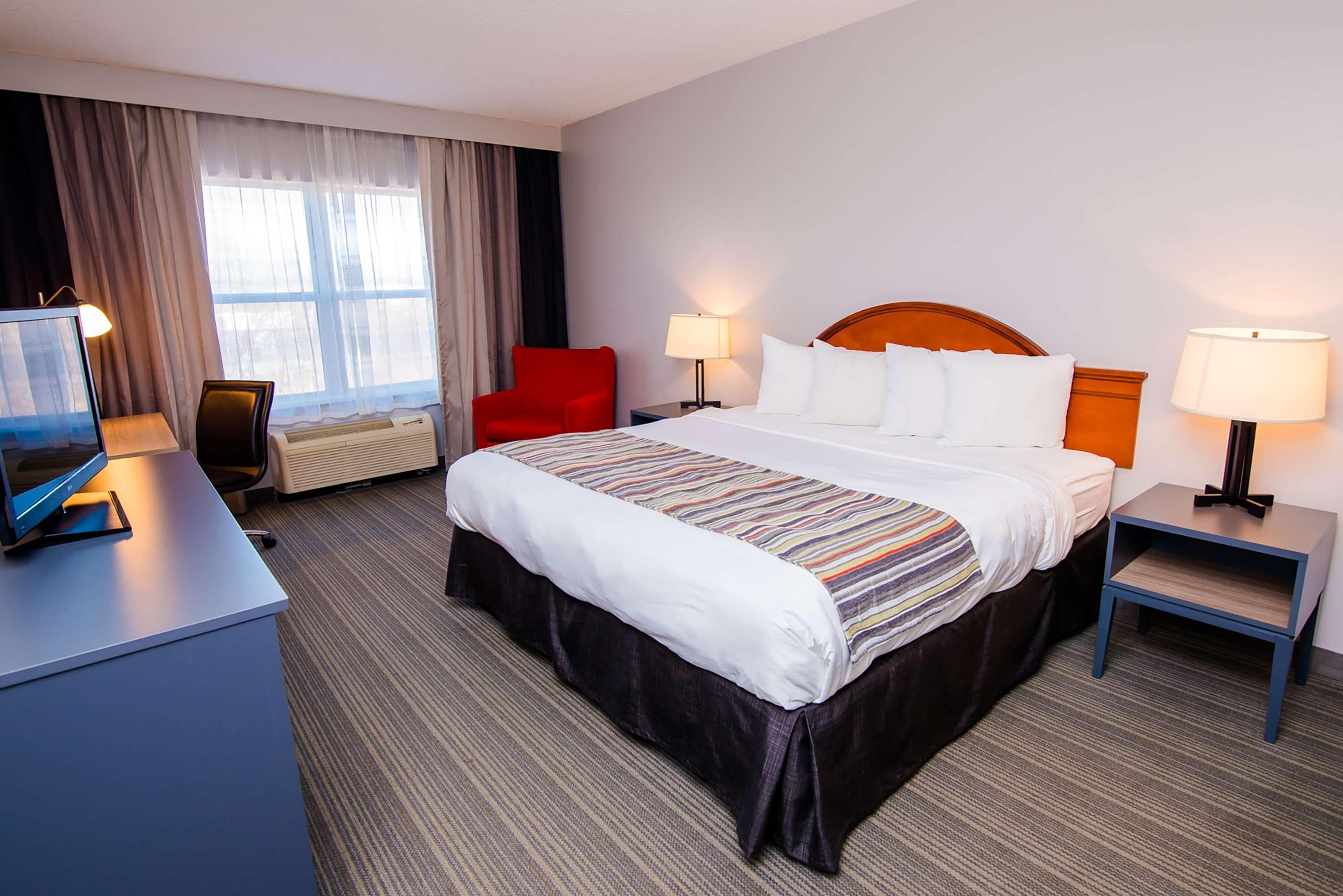 Country Inn & Suites by Radisson, Brockton (Boston), MA - Image 2