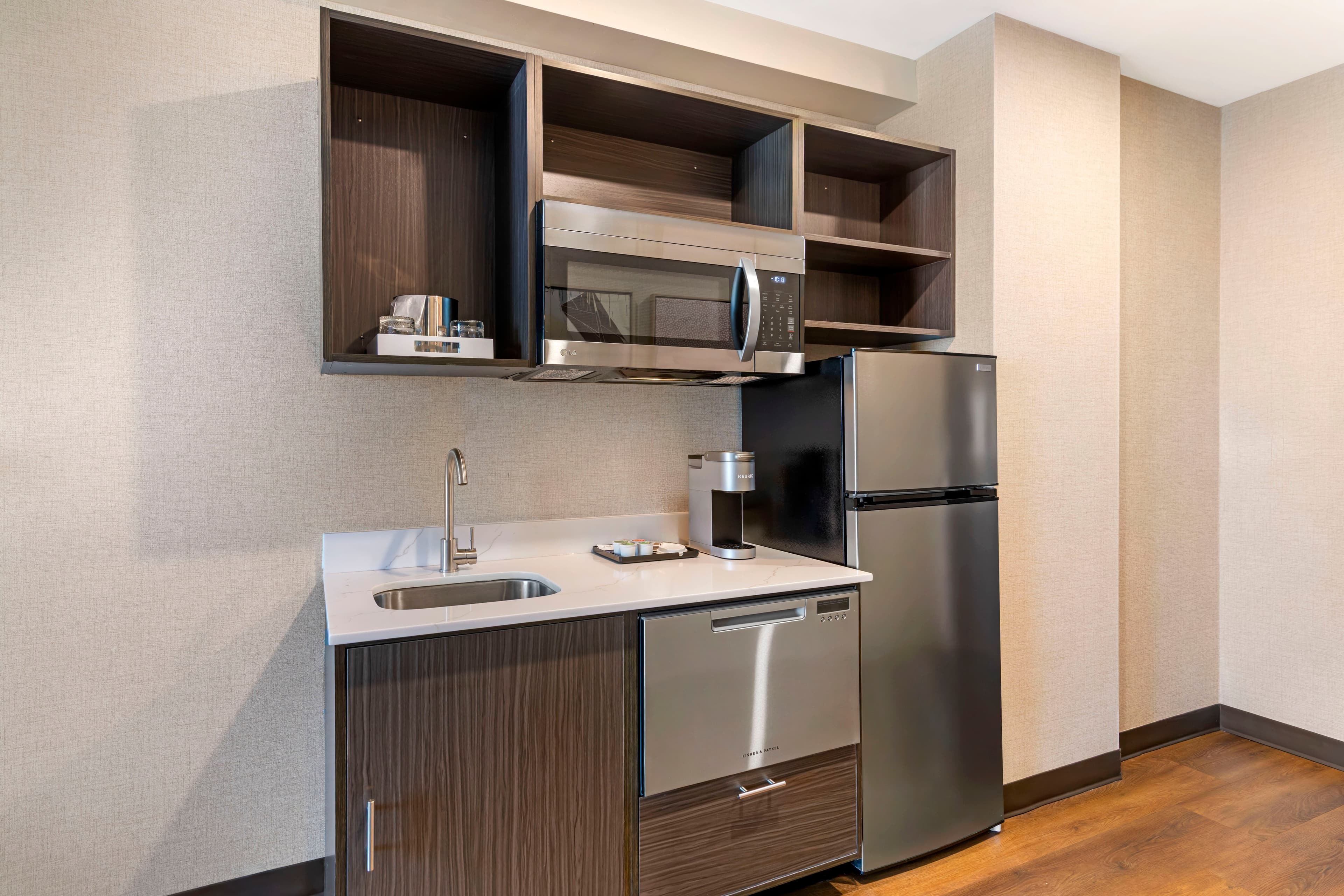 Cambria Hotel & Suites Plymouth — 9