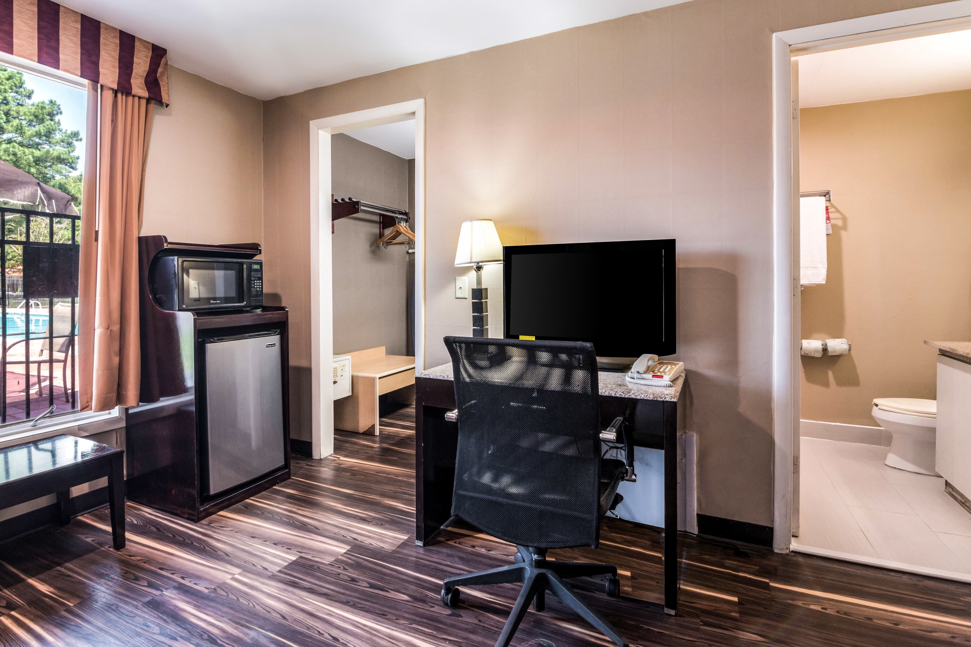 Econo Lodge Pocomoke City Hwy 13 — 13