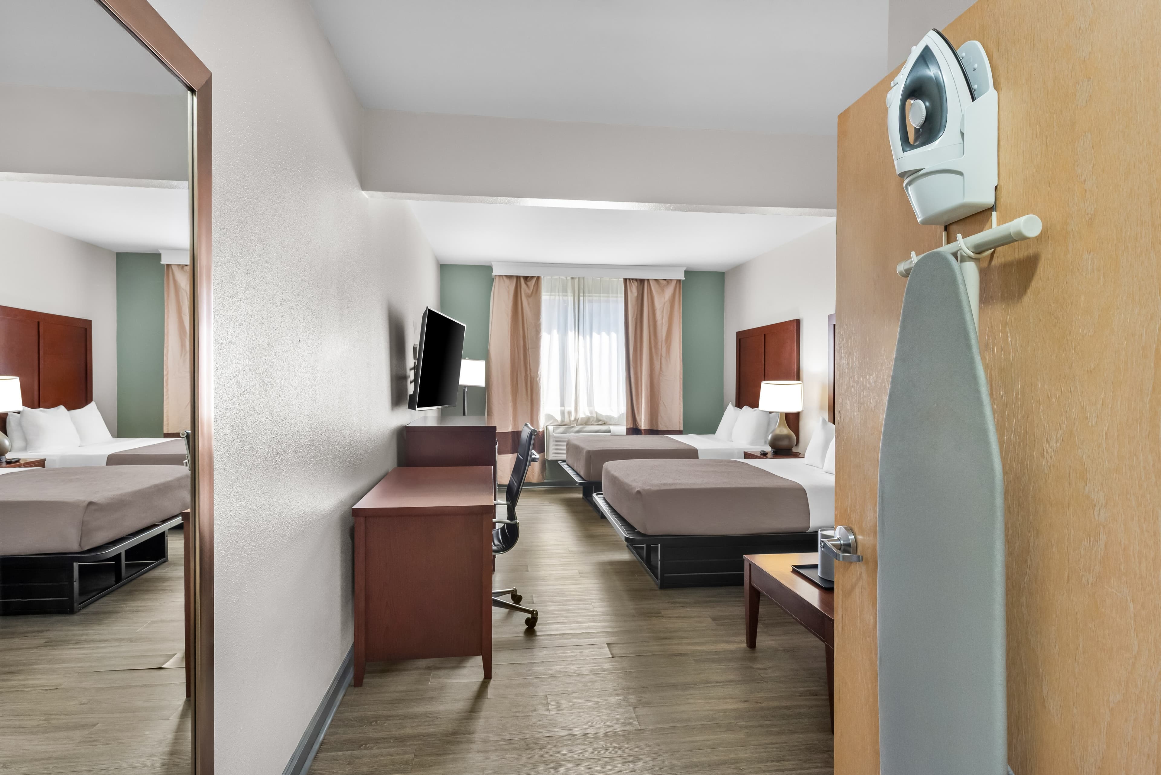 Quality Suites Waldorf - Image 2