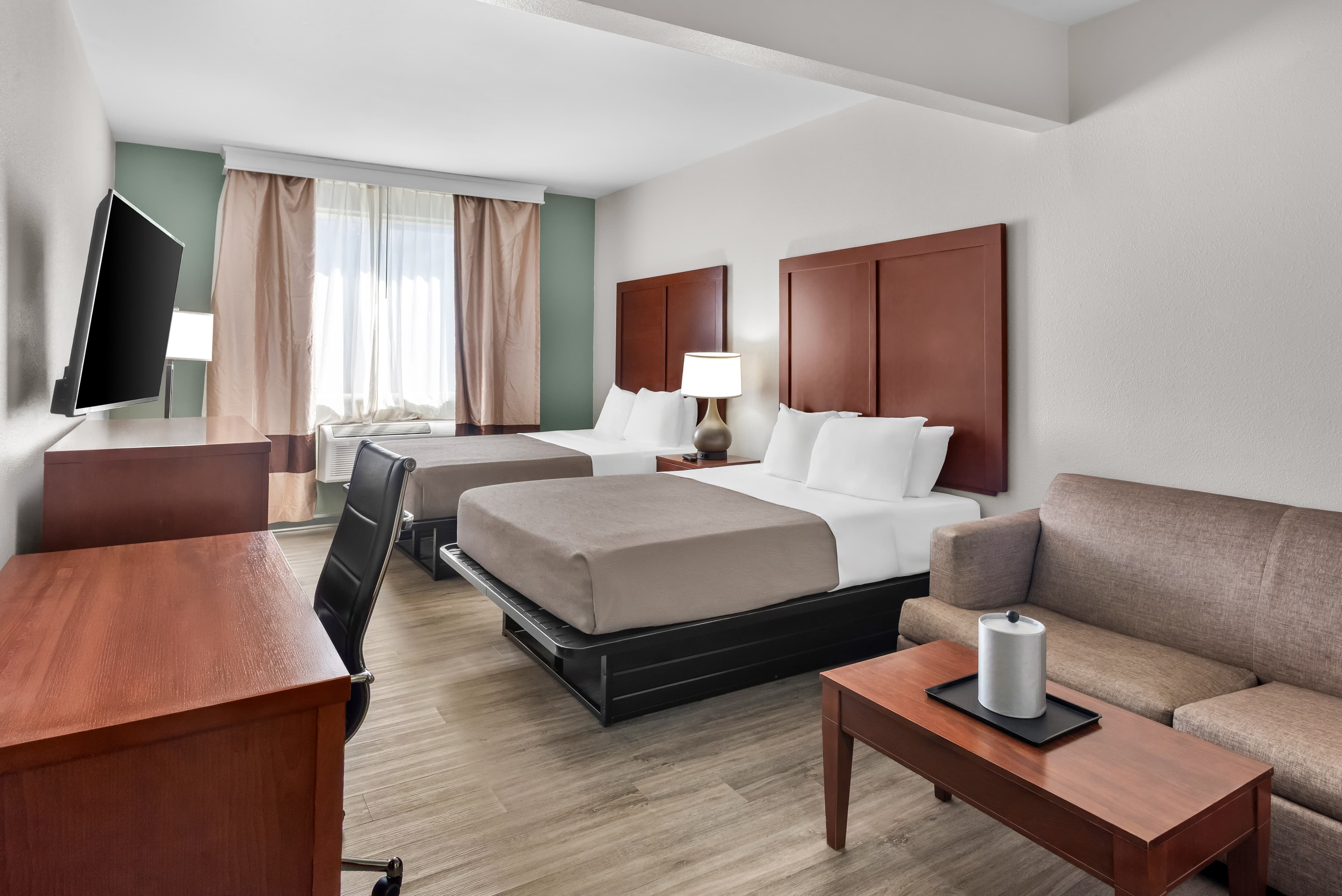 Quality Suites Waldorf - Image 3