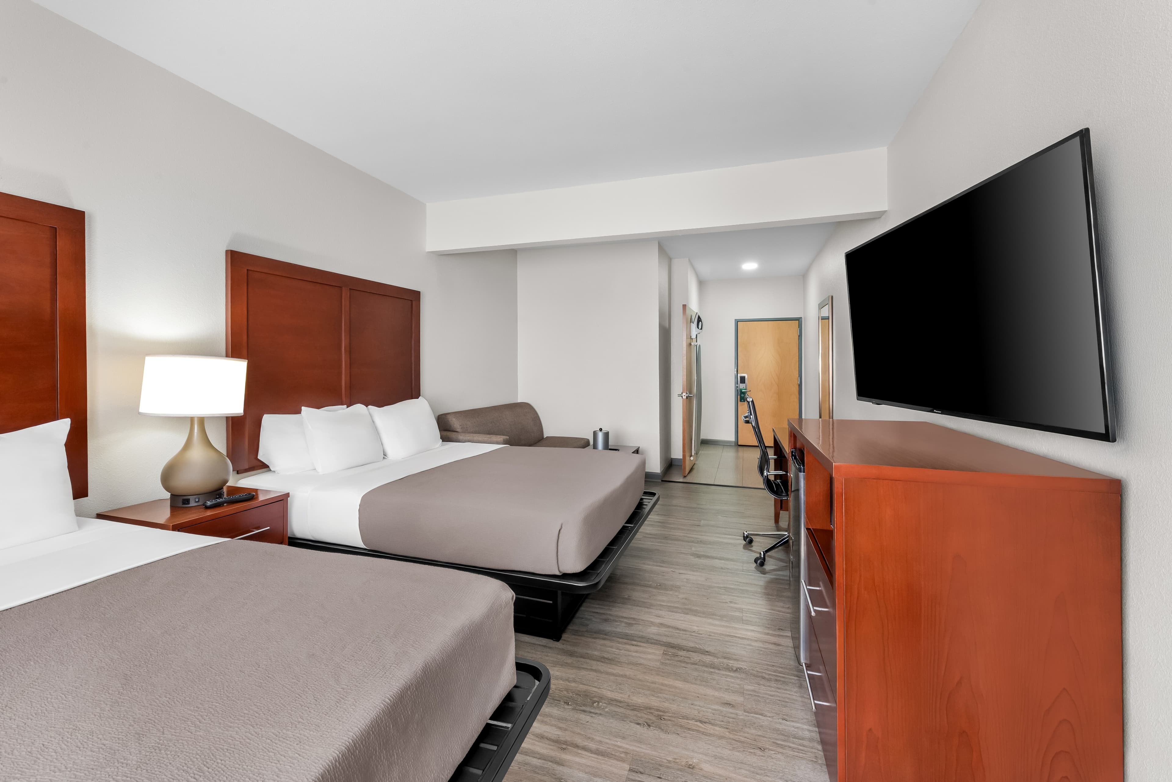 Quality Suites Waldorf - Image 5