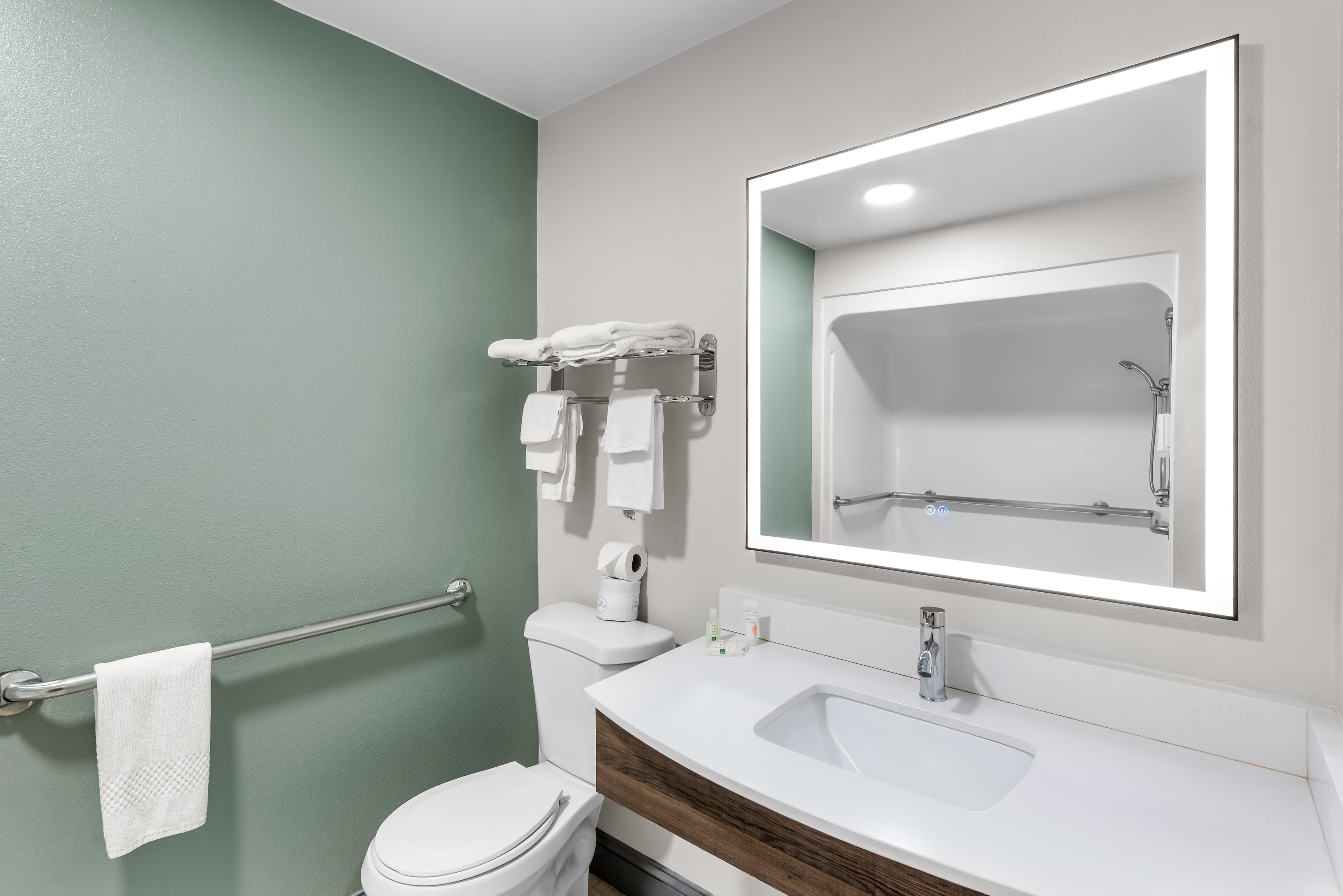Quality Suites Waldorf — 6