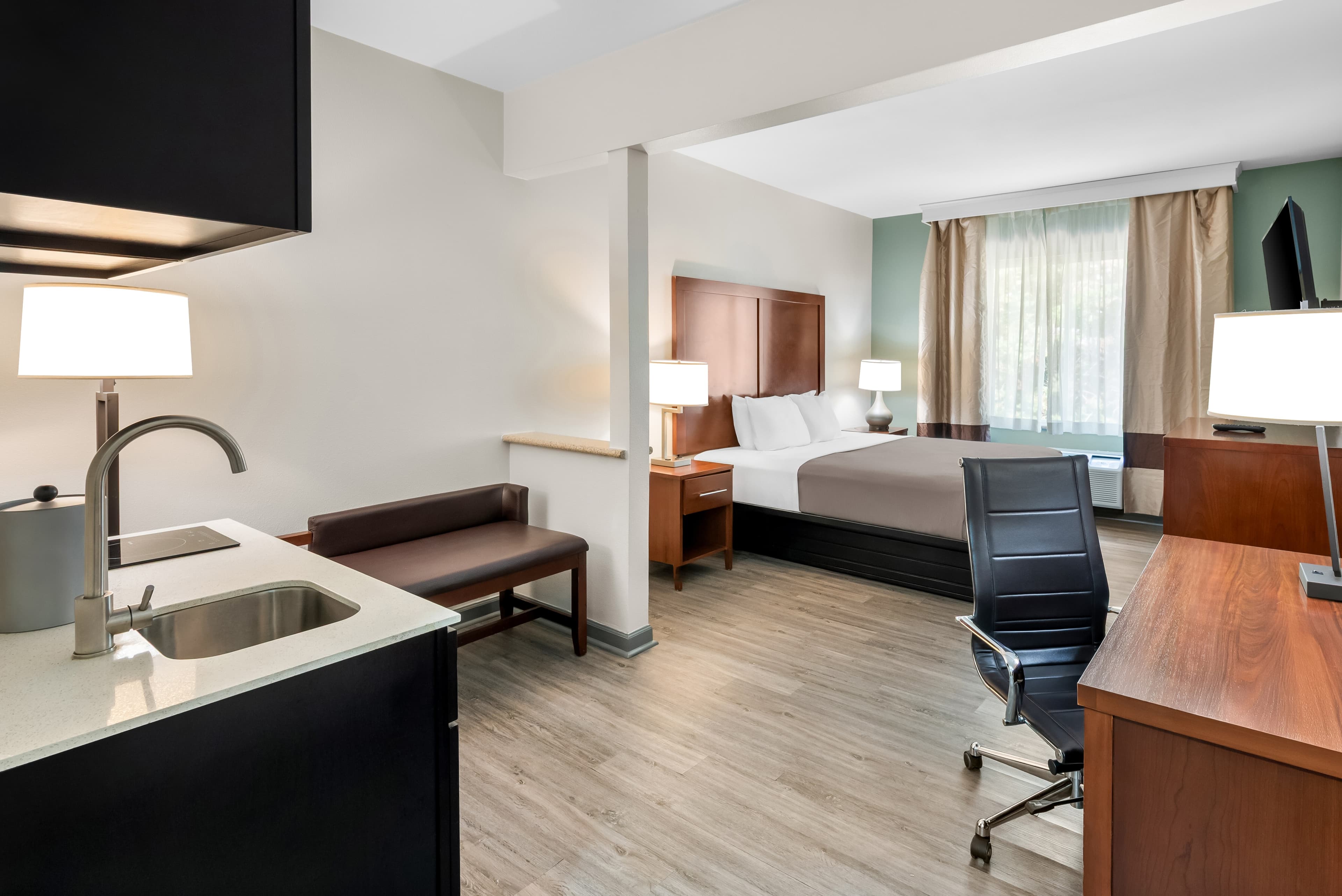 Quality Suites Waldorf — 14