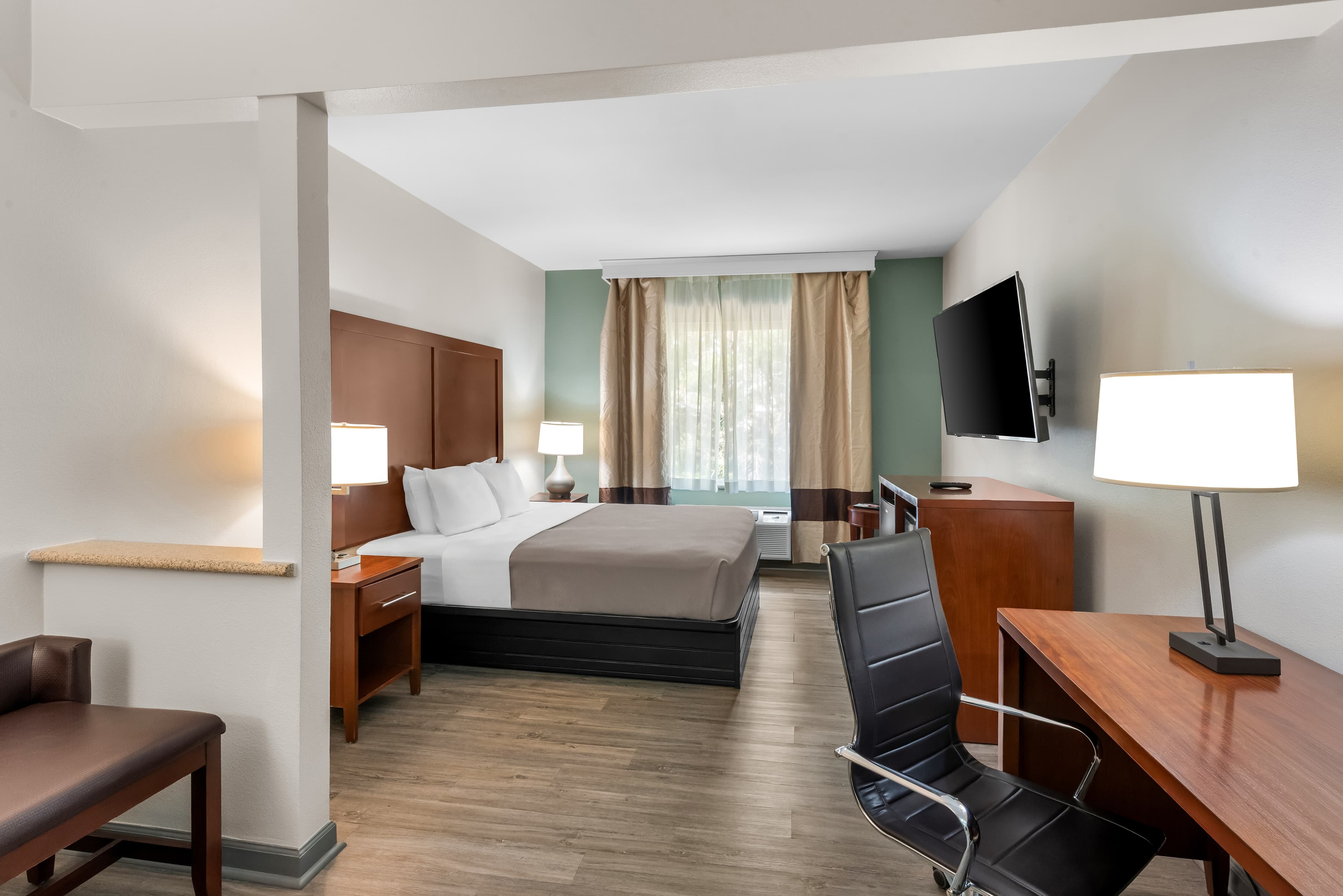 Quality Suites Waldorf — 15