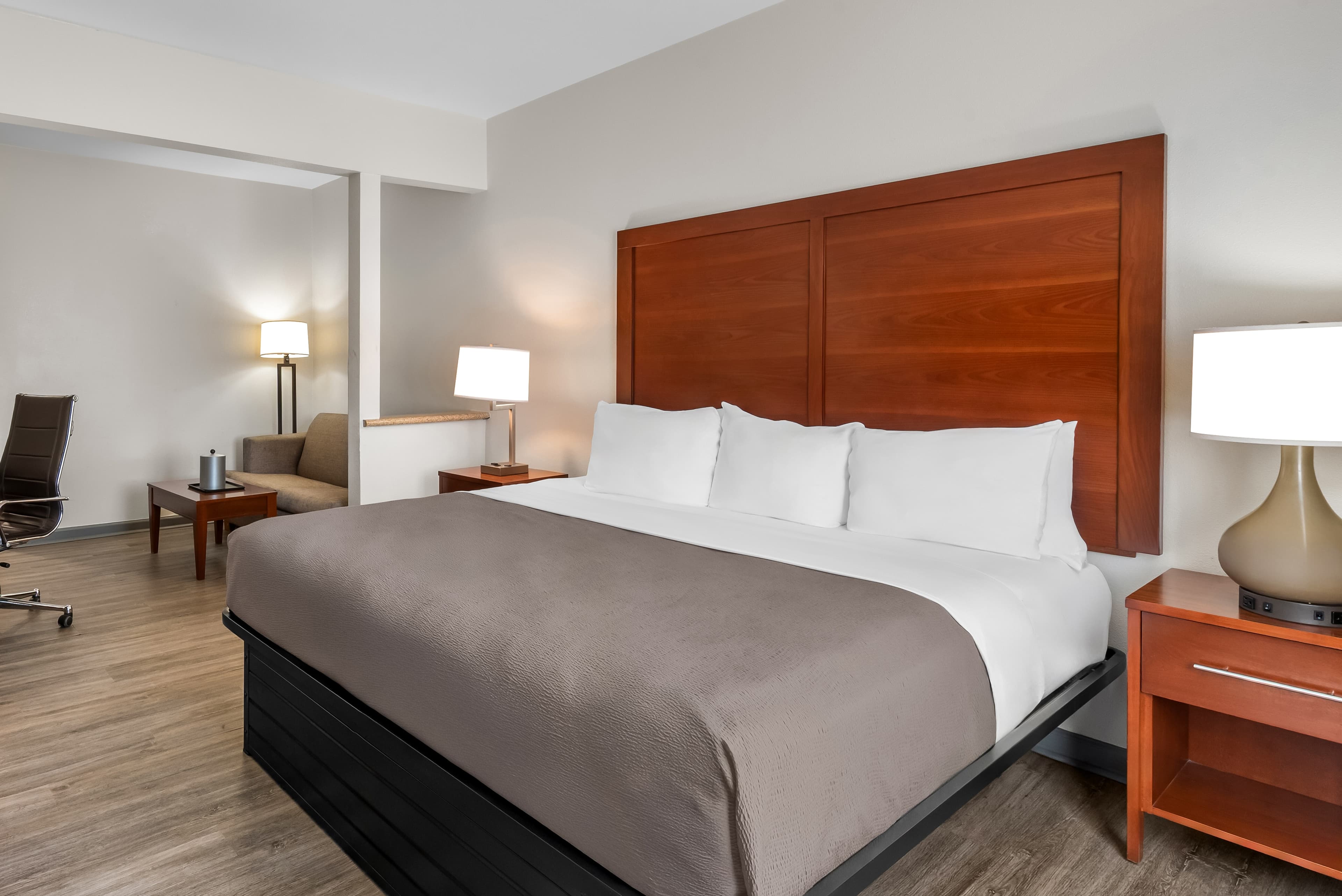 Quality Suites Waldorf — 11