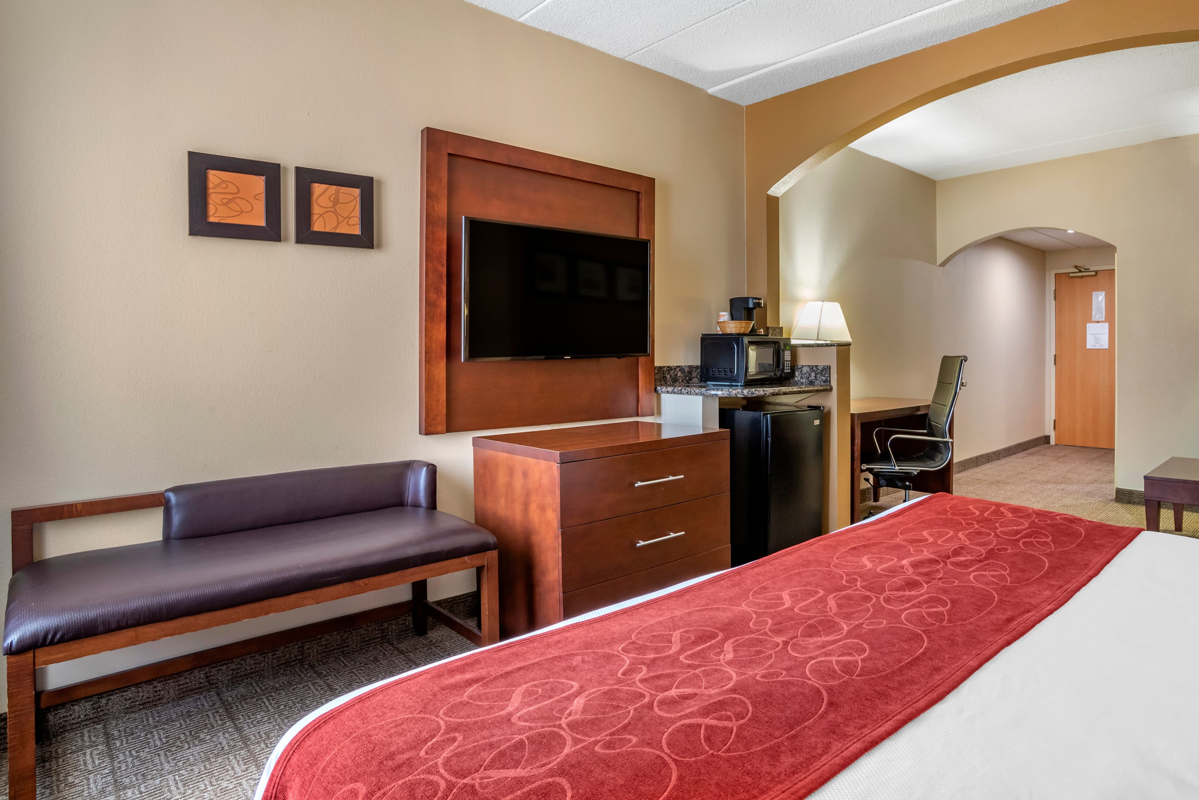 Comfort Suites Hagerstown Southeast - Image 2