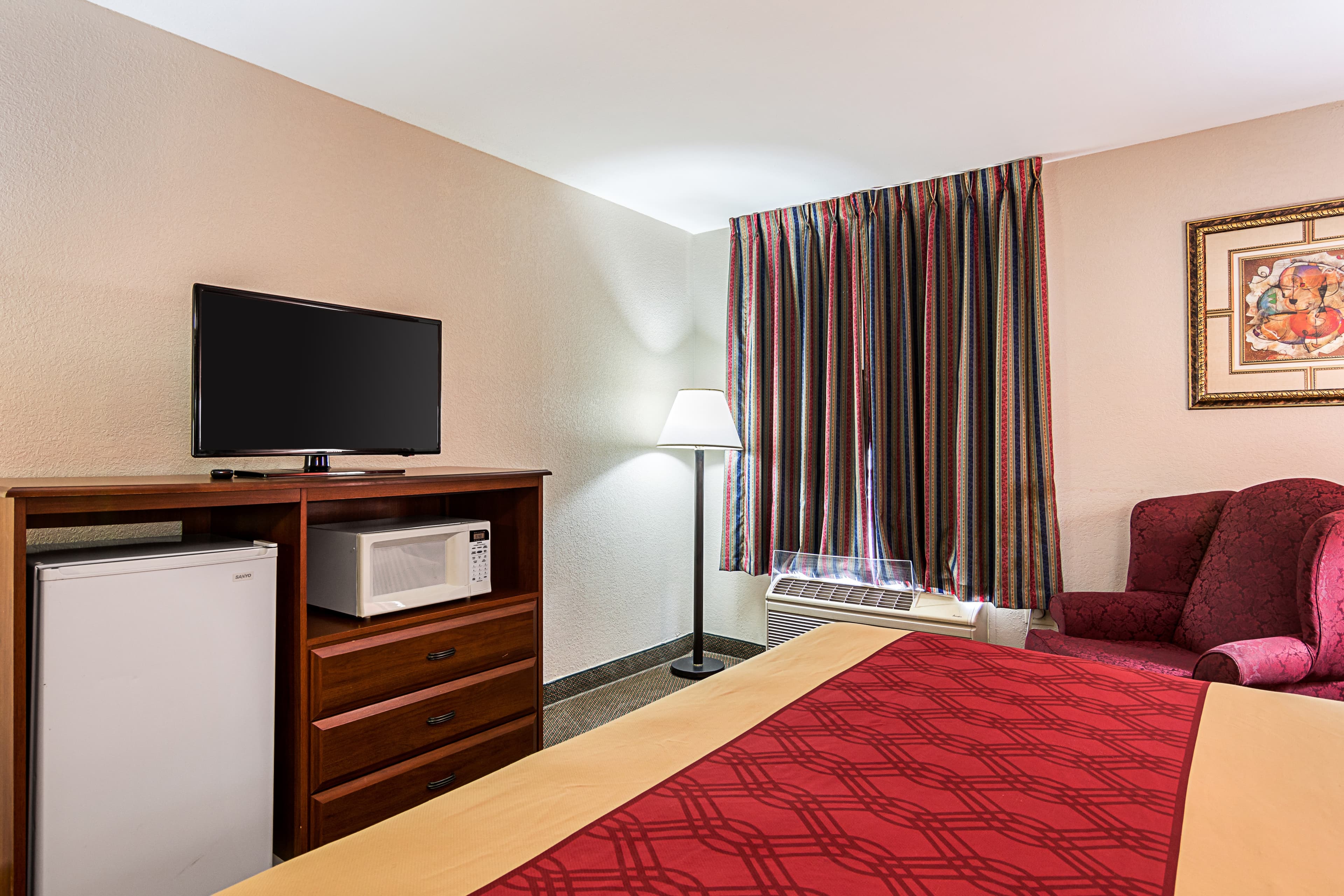 Econo Lodge Andrews AFB — 8