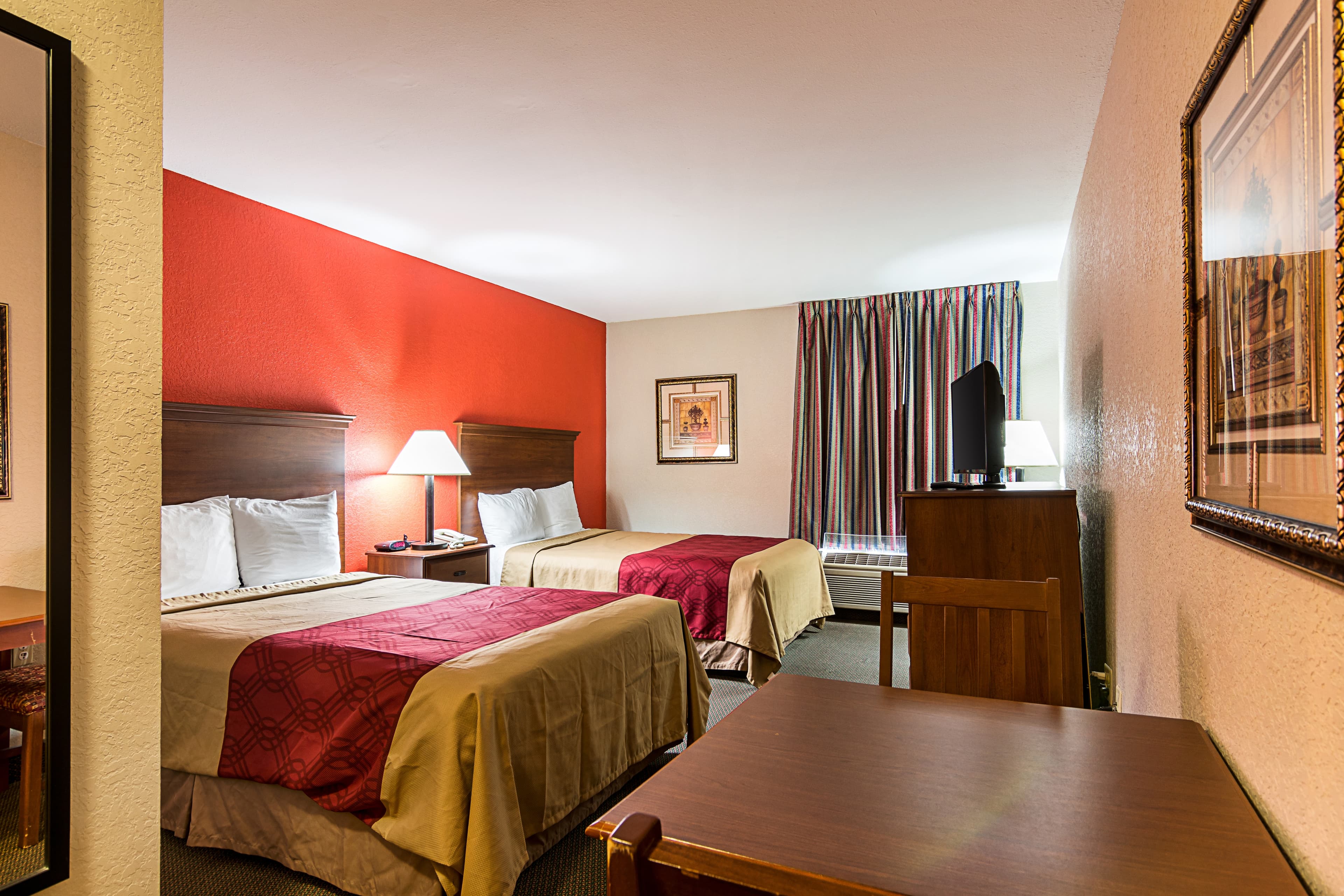 Econo Lodge Andrews AFB - Image 2