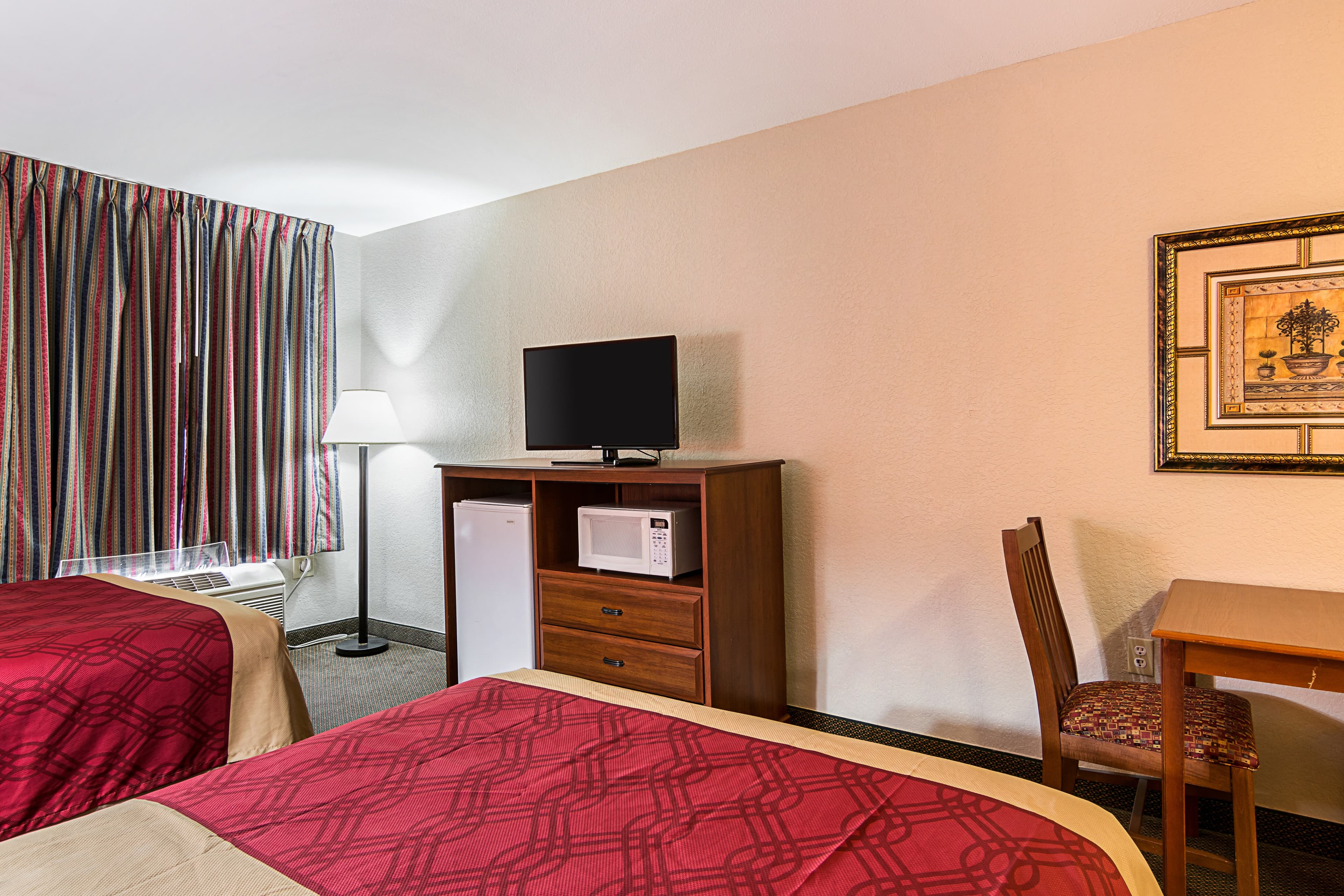 Econo Lodge Andrews AFB - Image 4