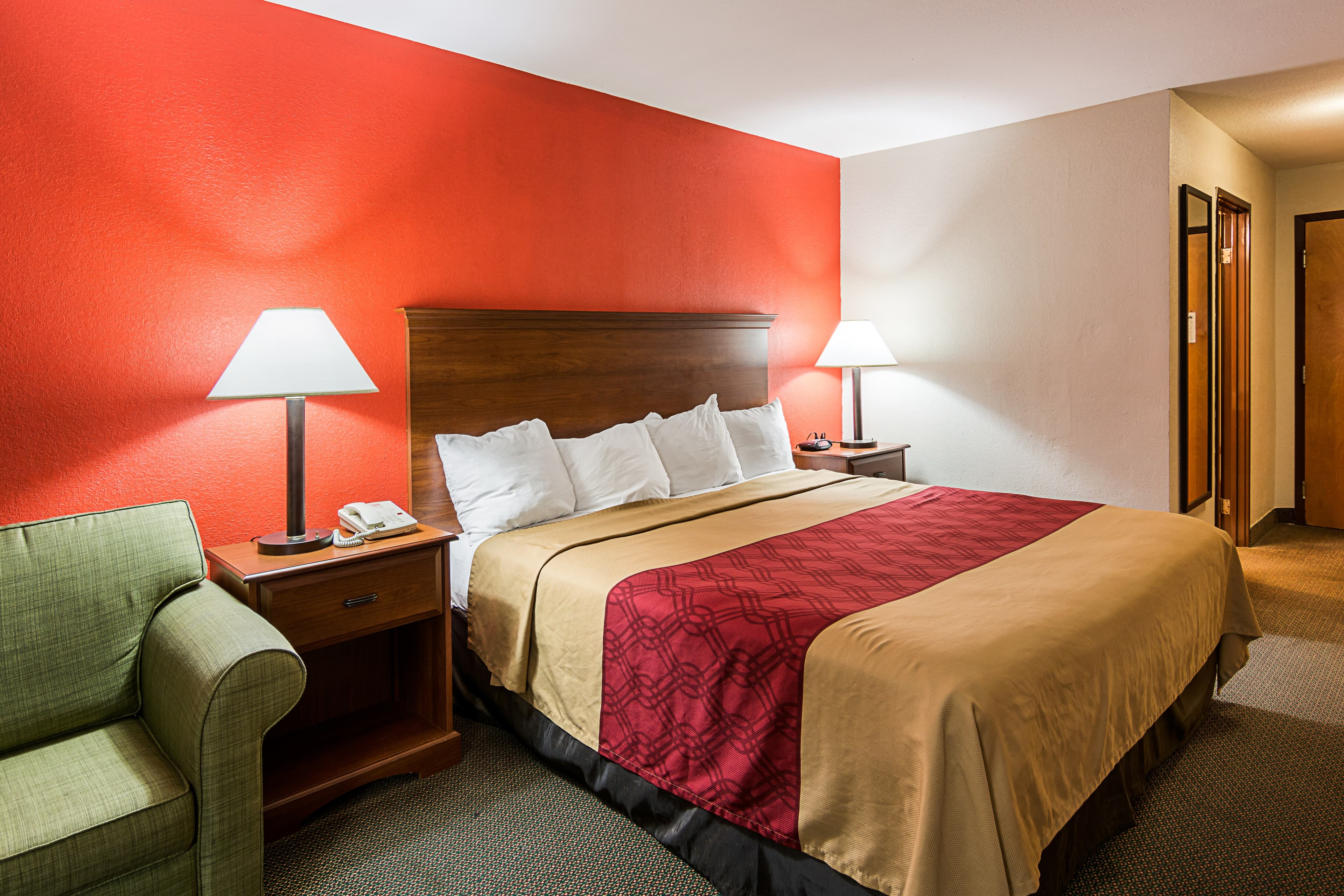 Econo Lodge Andrews AFB — 14
