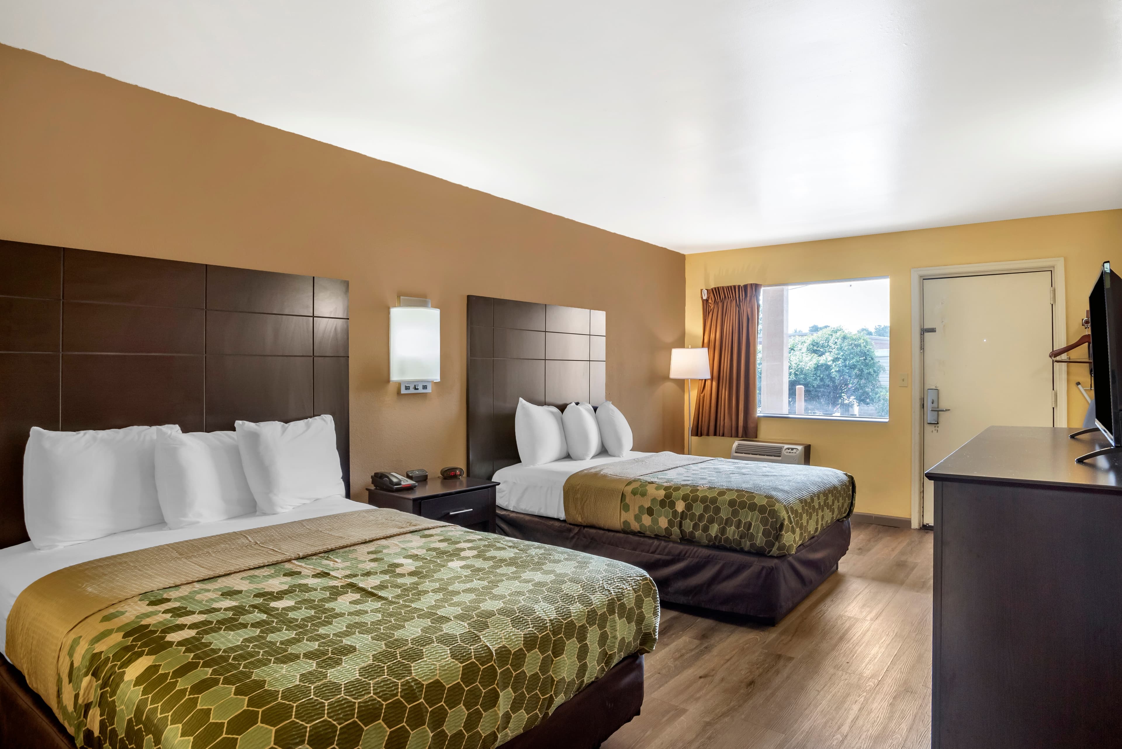Econo Lodge Easton Route 50 - Image 4