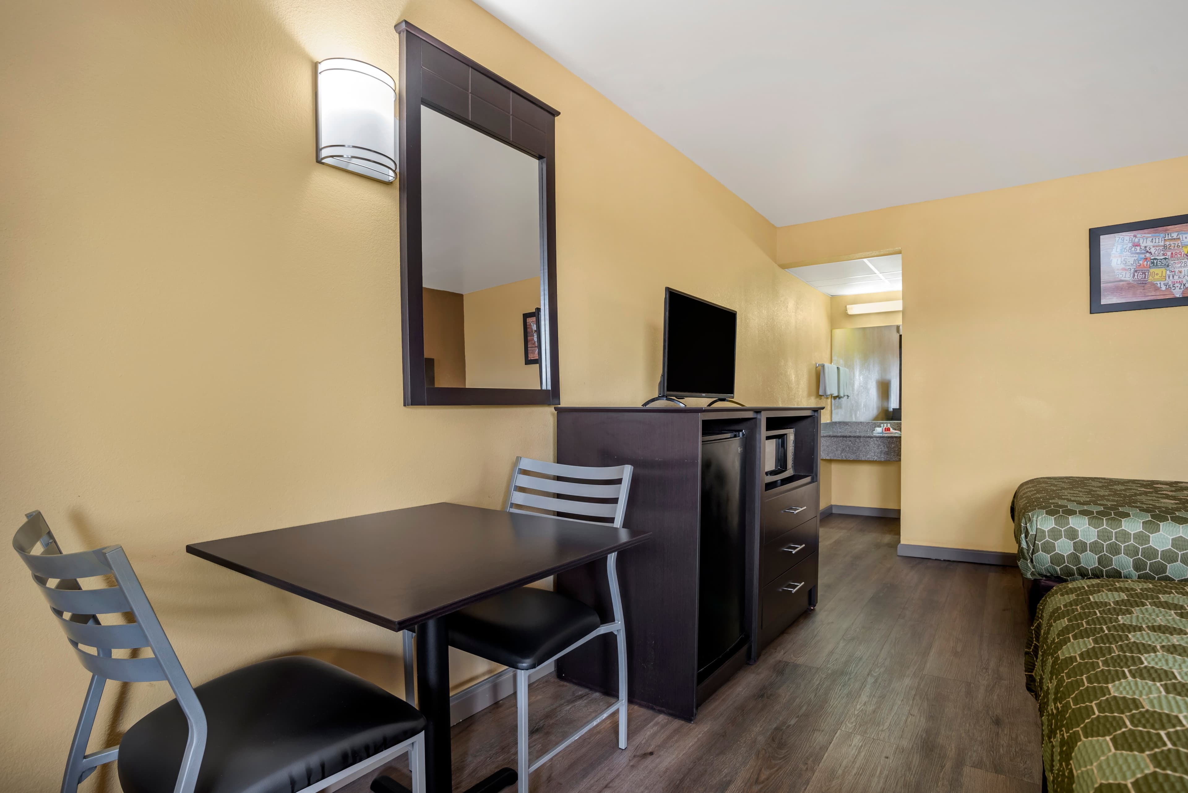 Econo Lodge Easton Route 50 - Image 5