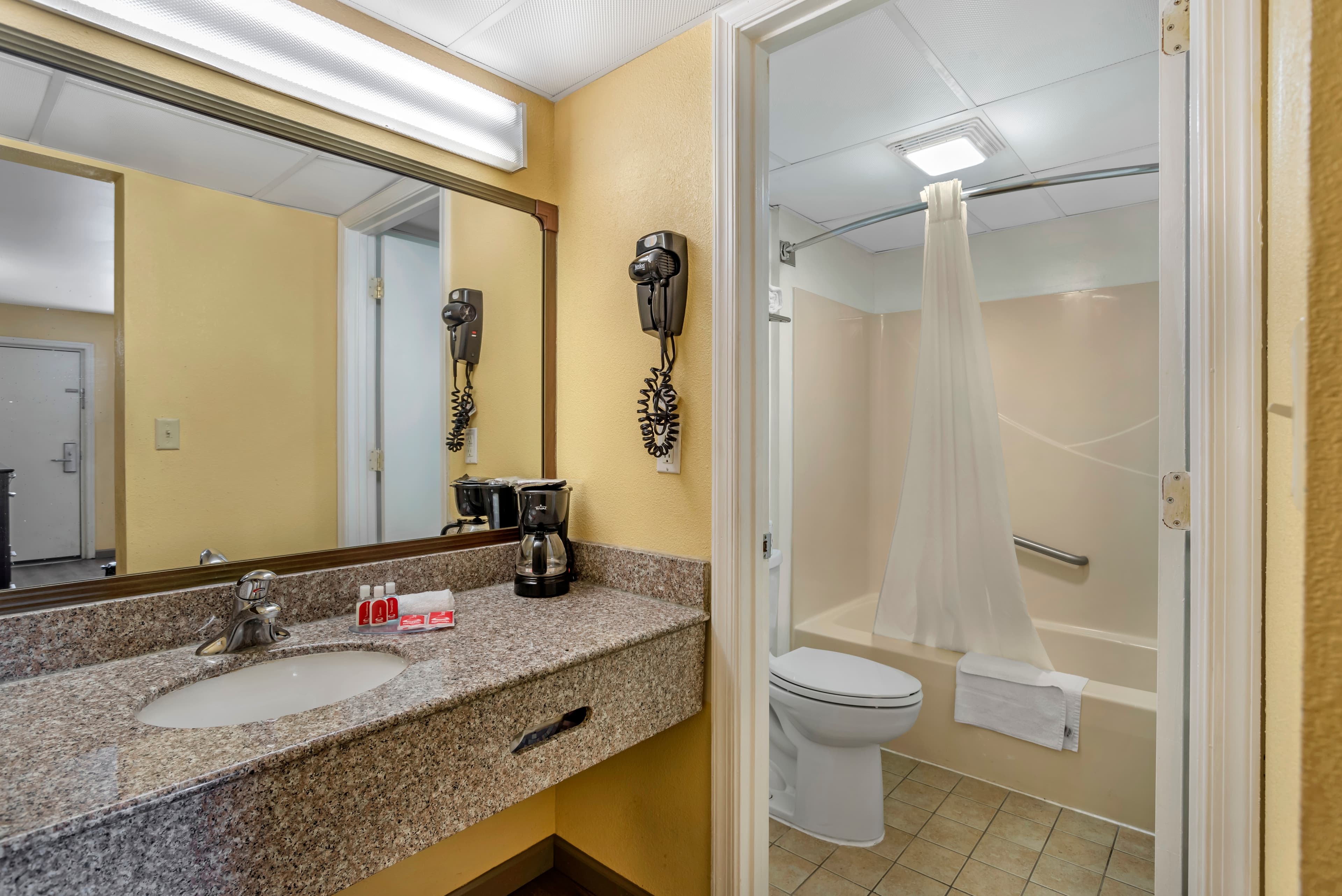 Econo Lodge Easton Route 50 — 6