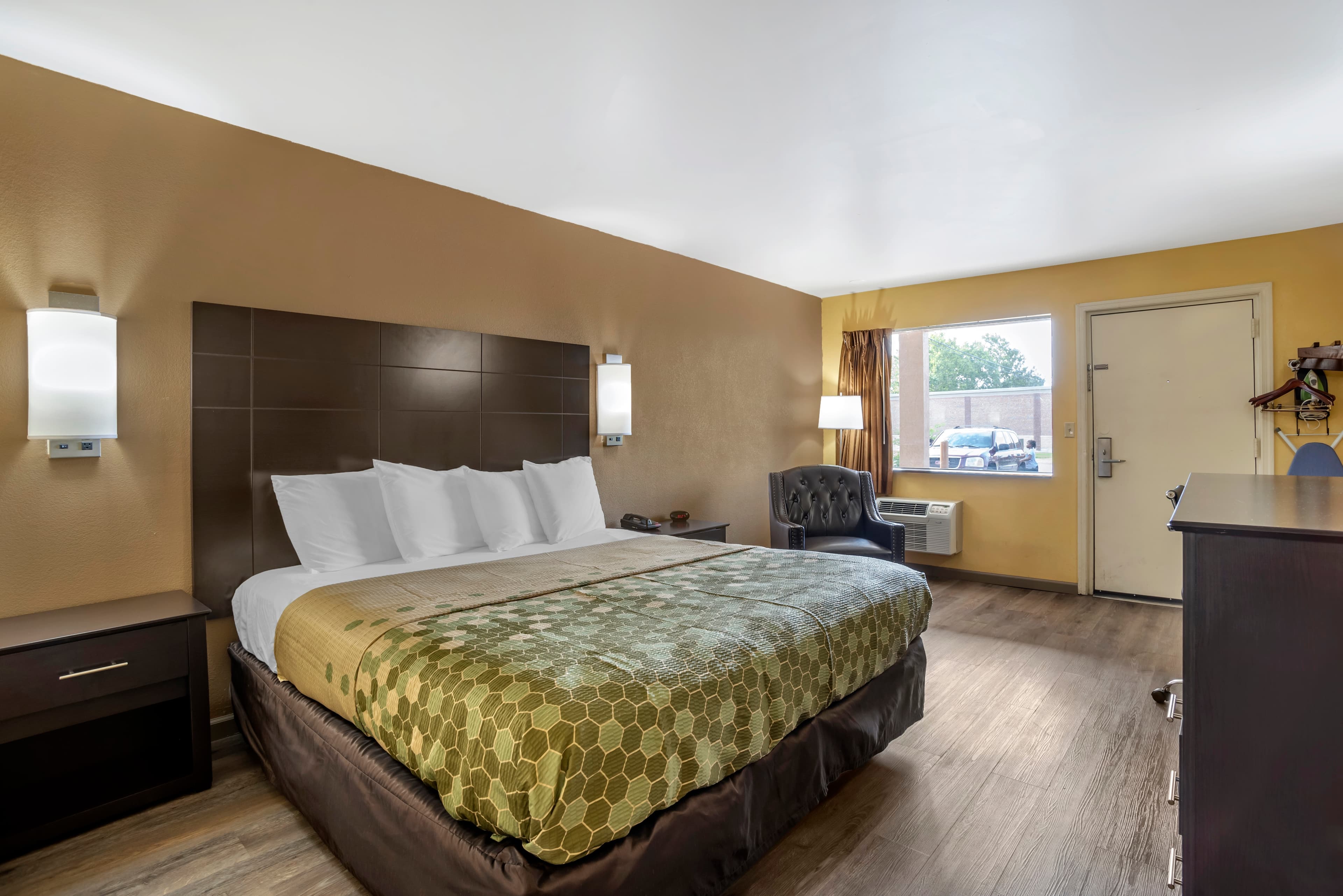 Econo Lodge Easton Route 50 — 12