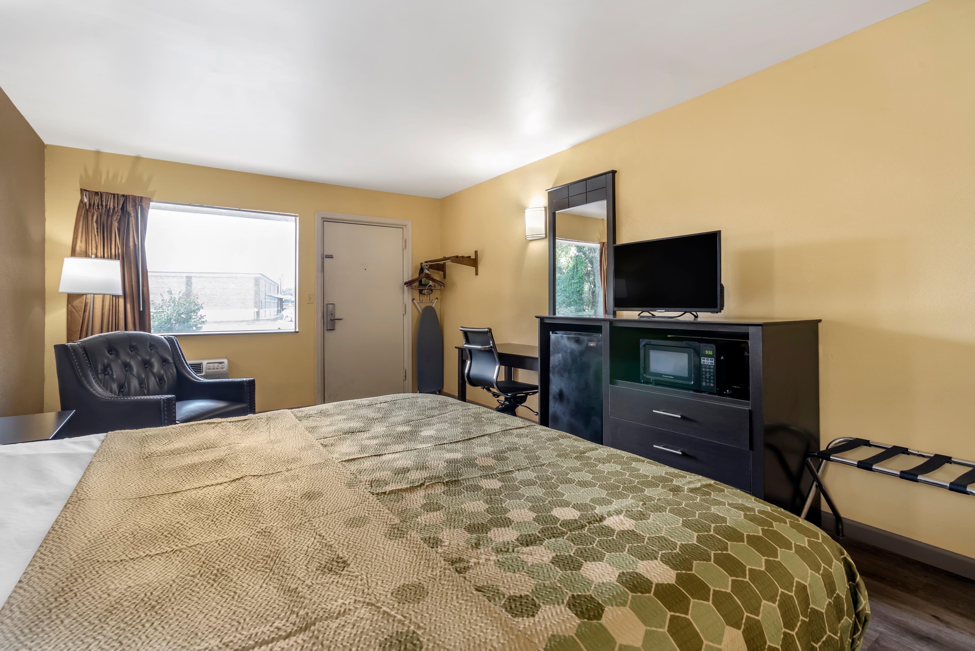 Econo Lodge Easton Route 50 — 13