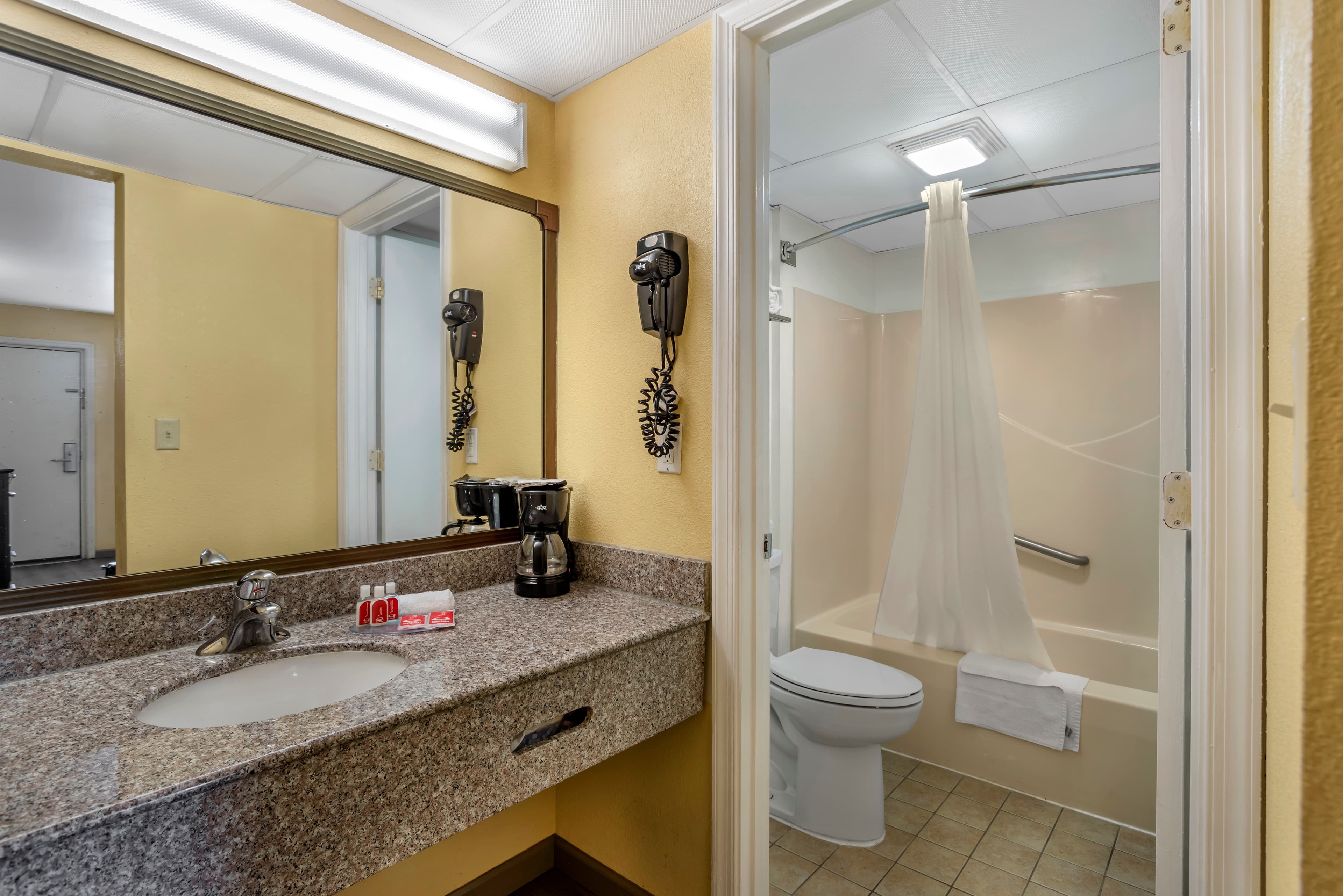 Econo Lodge Easton Route 50 — 19