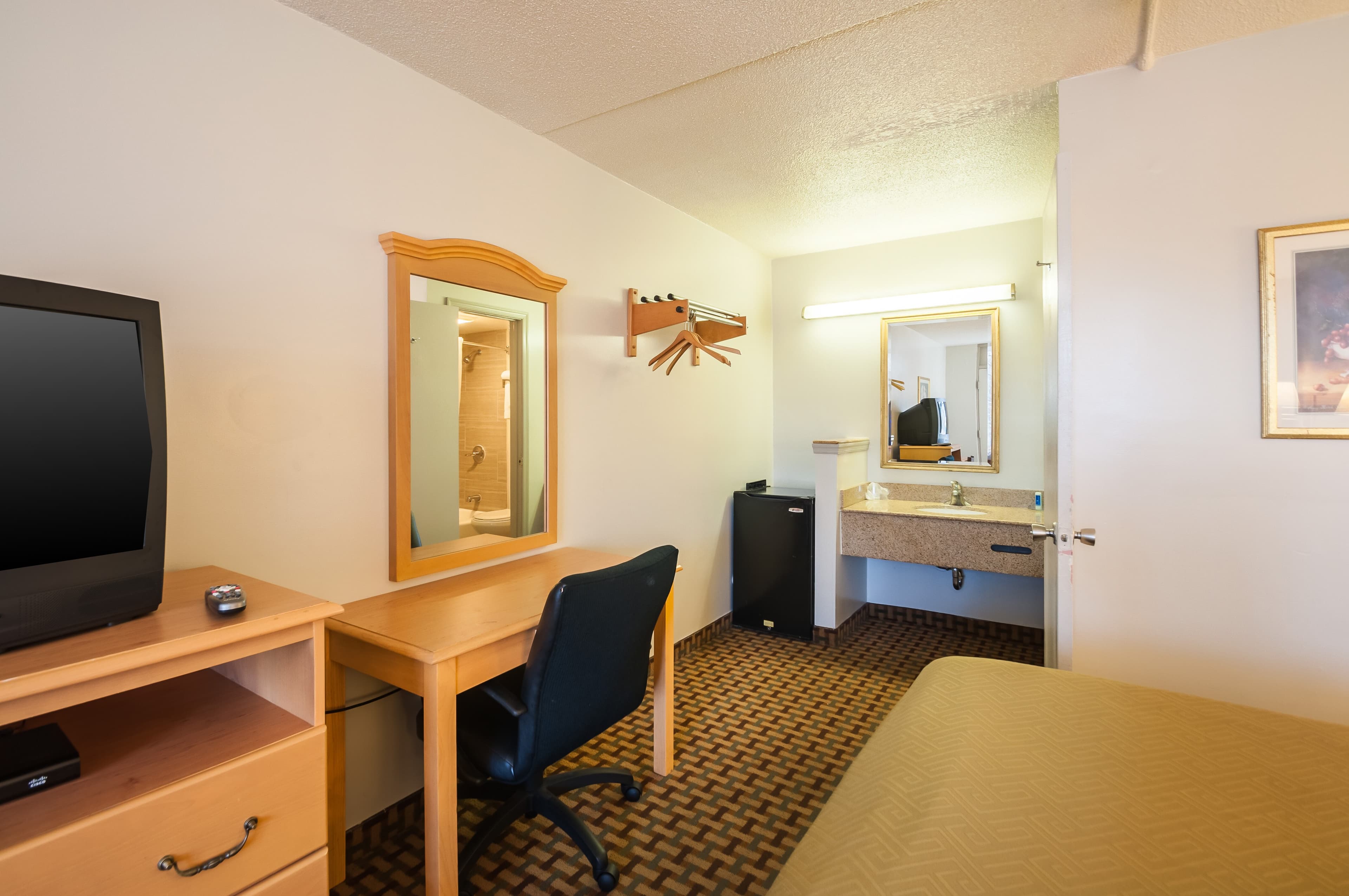 Econo Lodge Elkridge near Arundel Mills - Image 3