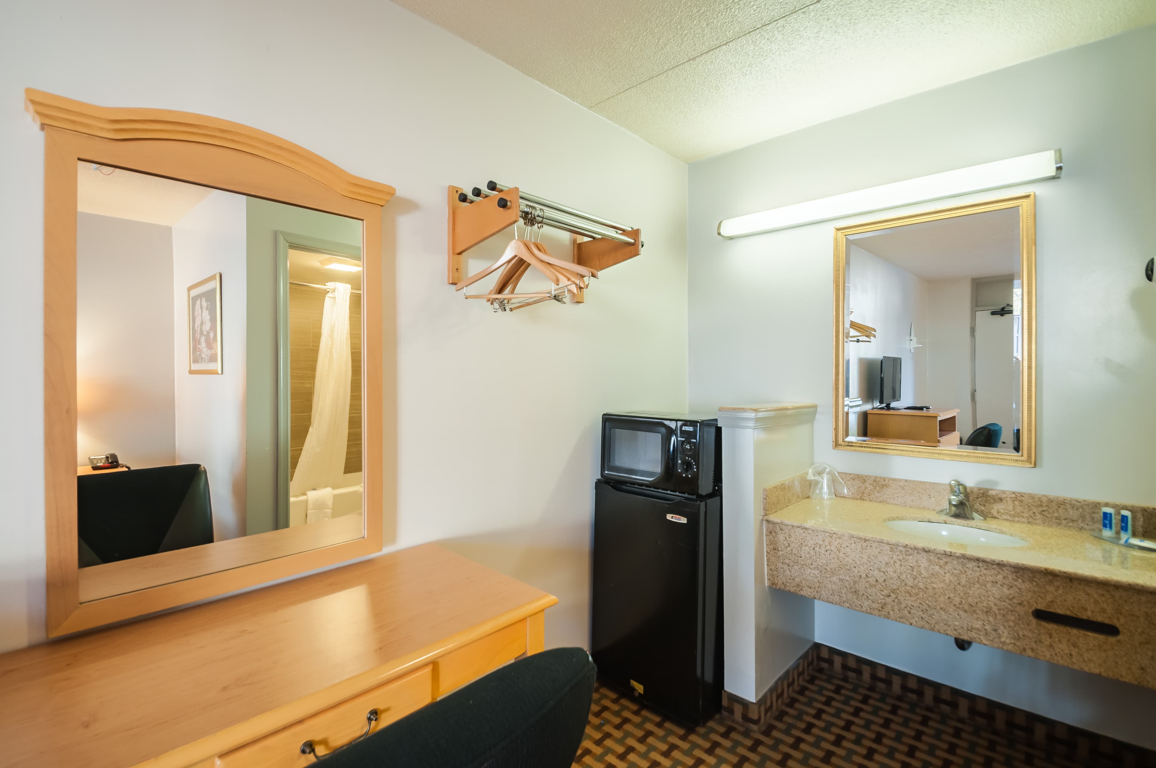 Econo Lodge Elkridge near Arundel Mills — 10