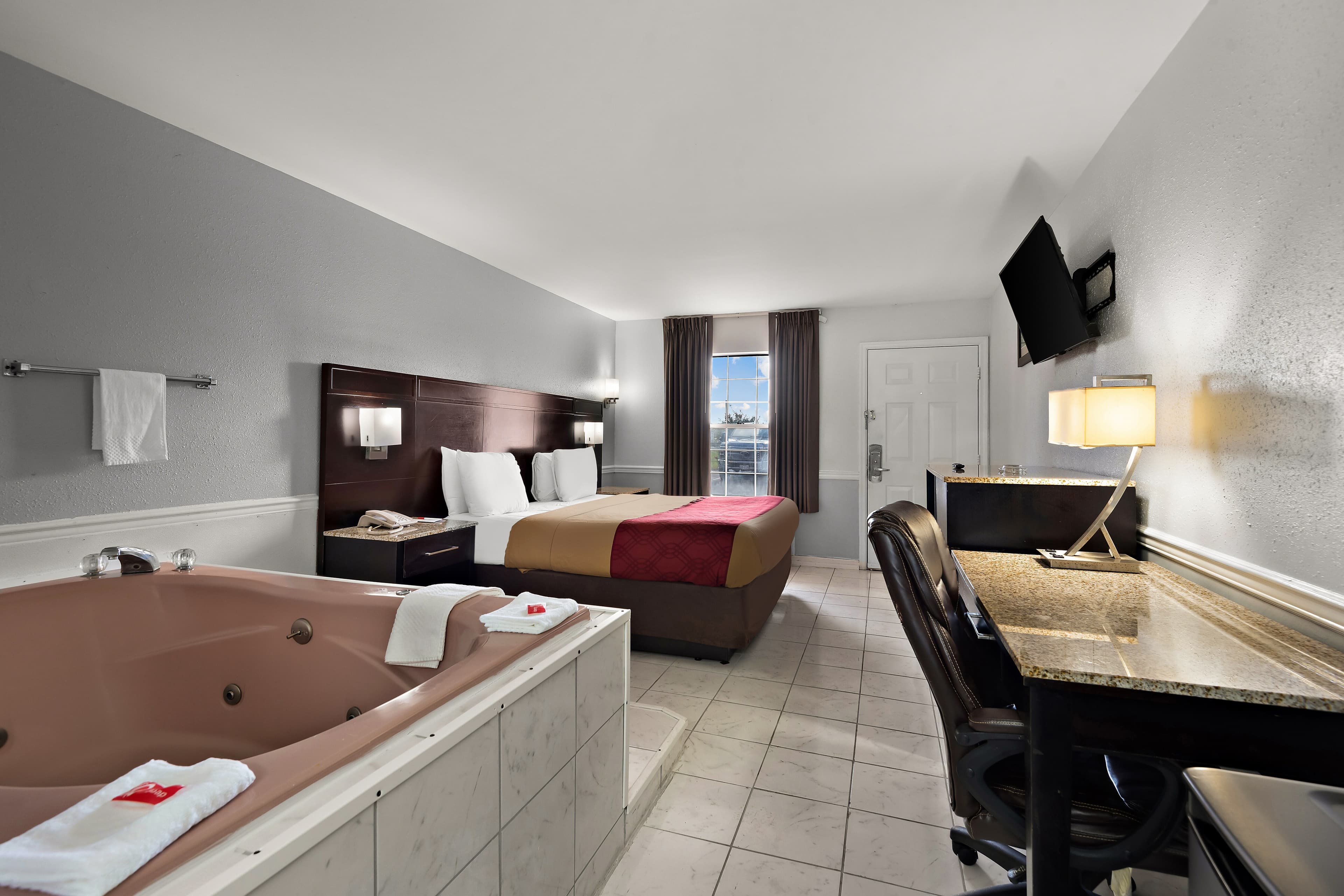 Econo Lodge Princess Anne — 6