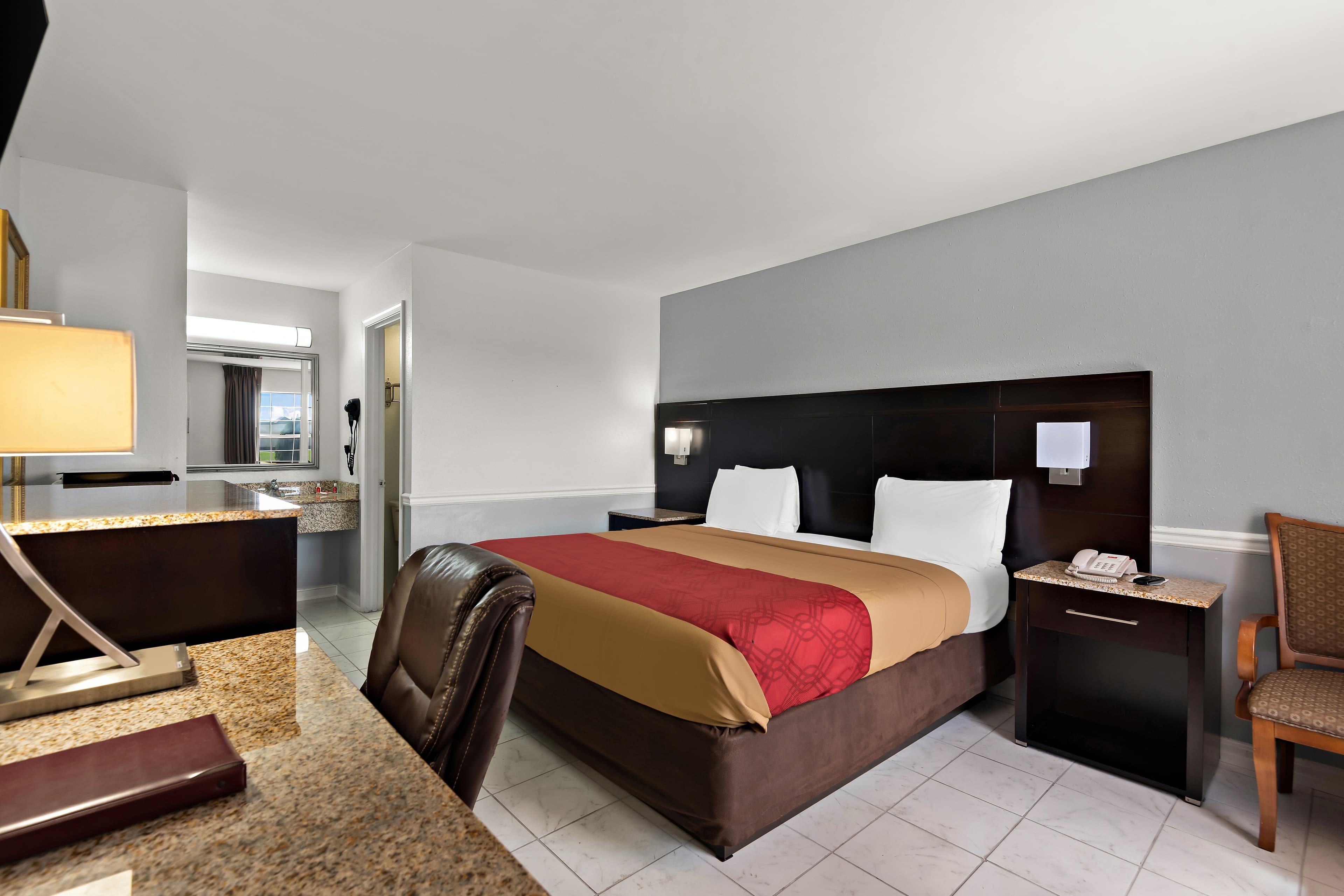 Econo Lodge Princess Anne — 8