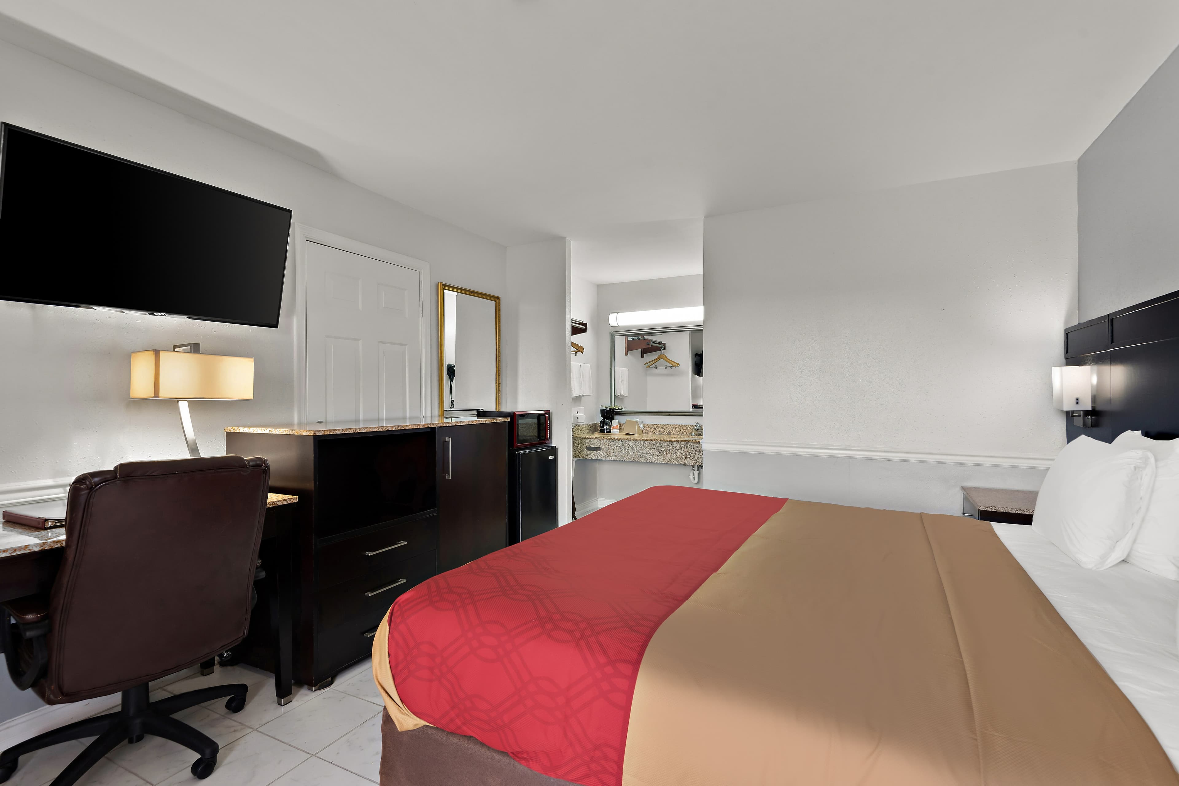 Econo Lodge Princess Anne — 9